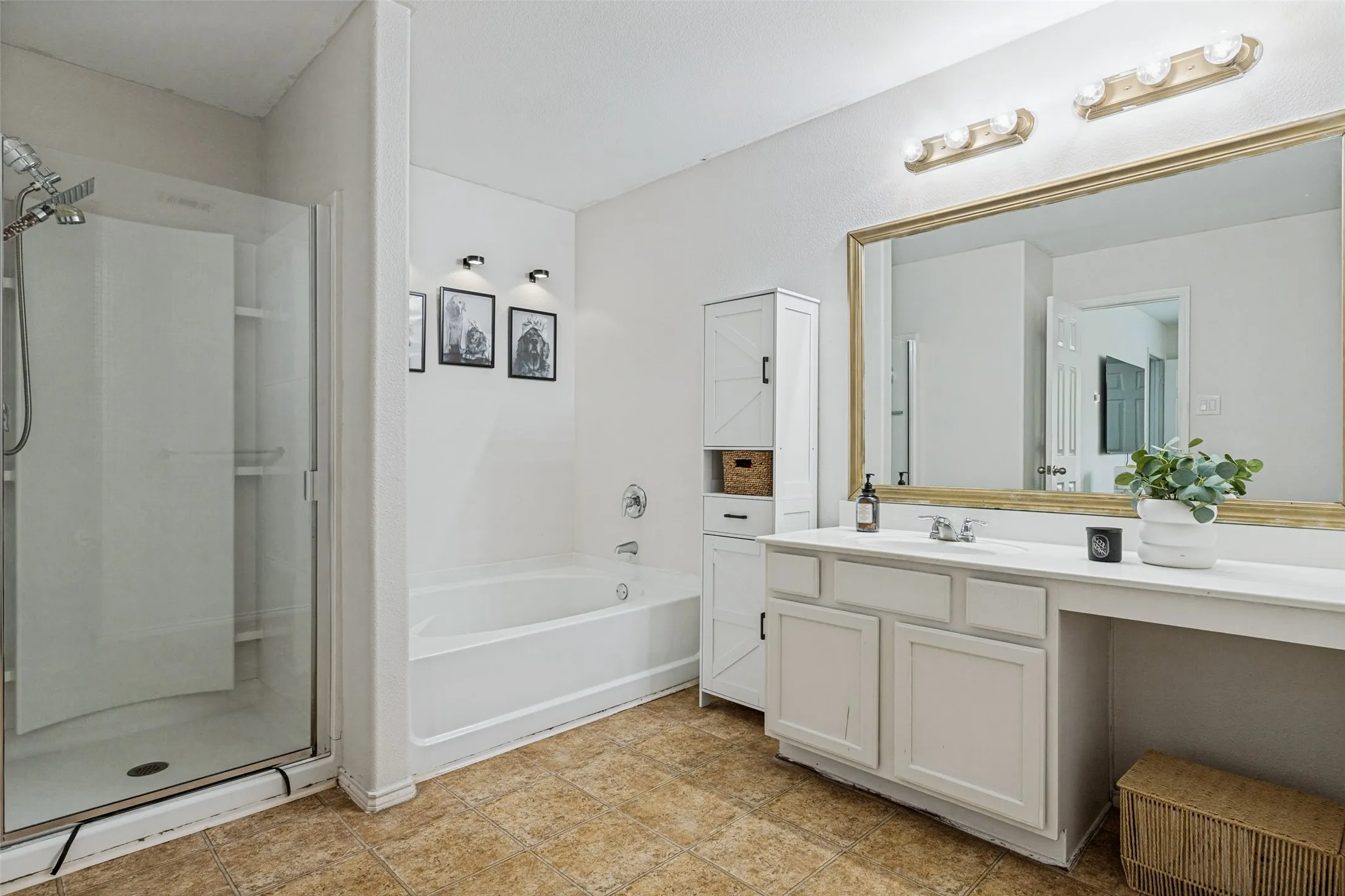 Single Family Residence For Sale in Denton County , 2500 Navasota Drive, Little Elm, Texas 75068, 4 Bedroom, 2 Bathroom, 2 Garage spaces, 2,093 Sqft, built in 2010, mls#21341587, Real Estate Agent in Little Elm, Homes For Sale in Denton county, Homes For Sale in Little Elm, Realtor in Little Elm Texas, Real Estate Brokerage Independent Realty Texas, Luminita Cordes Realtor