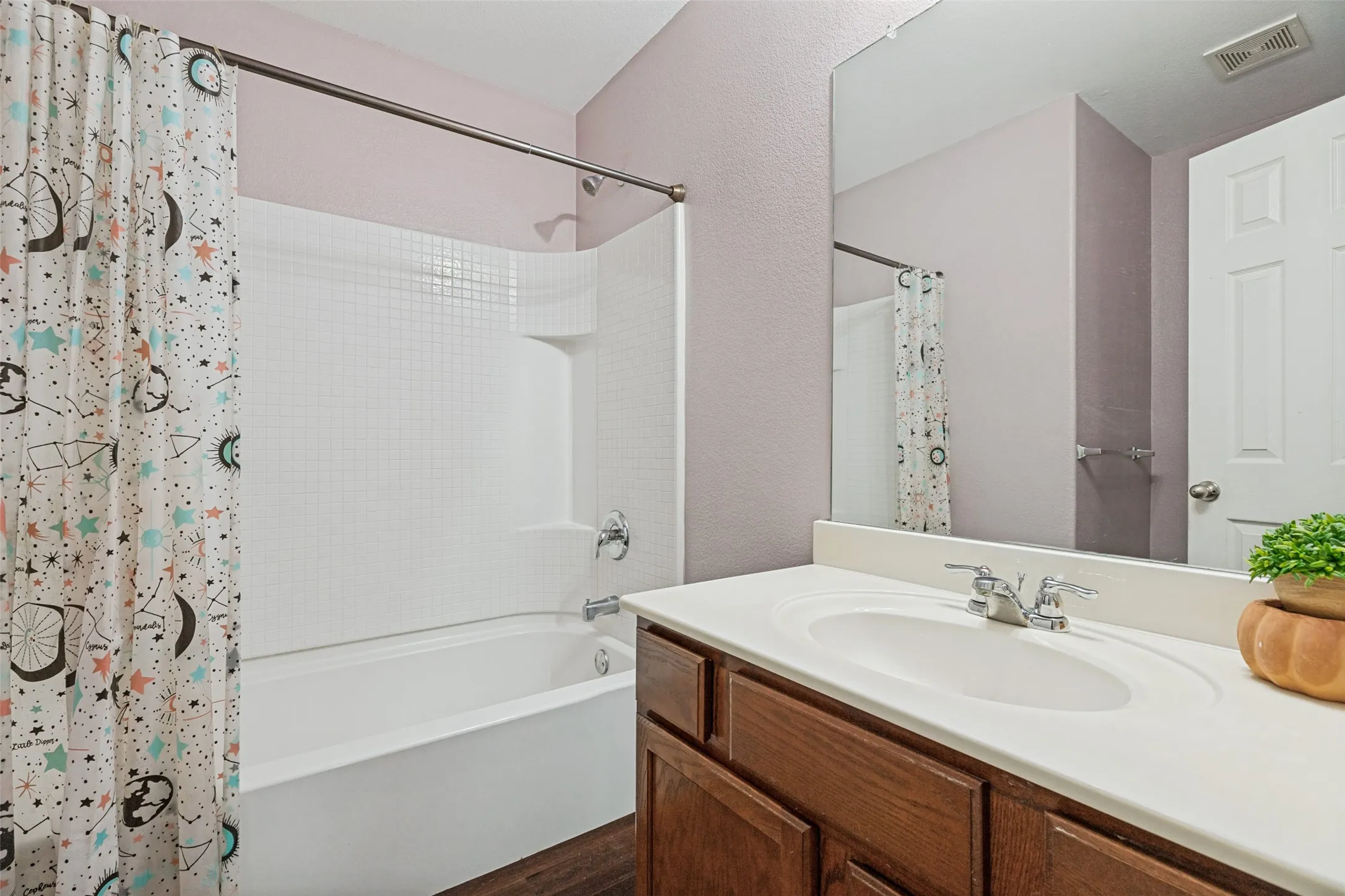 Single Family Residence For Sale in Denton County , 2500 Navasota Drive, Little Elm, Texas 75068, 4 Bedroom, 2 Bathroom, 2 Garage spaces, 2,093 Sqft, built in 2010, mls#21341587, Real Estate Agent in Little Elm, Homes For Sale in Denton county, Homes For Sale in Little Elm, Realtor in Little Elm Texas, Real Estate Brokerage Independent Realty Texas, Luminita Cordes Realtor