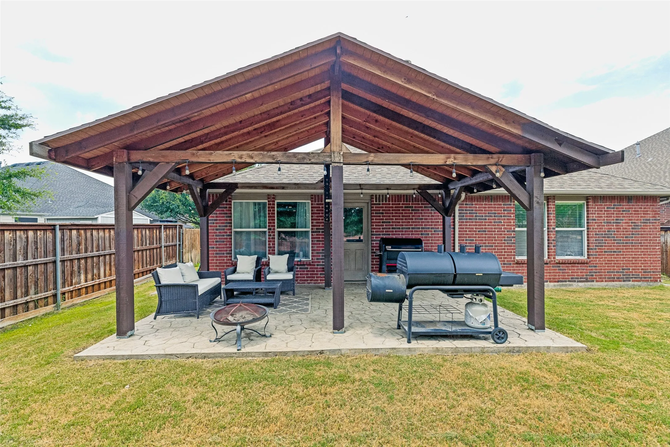 Single Family Residence For Sale in Denton County , 2500 Navasota Drive, Little Elm, Texas 75068, 4 Bedroom, 2 Bathroom, 2 Garage spaces, 2,093 Sqft, built in 2010, mls#21341587, Real Estate Agent in Little Elm, Homes For Sale in Denton county, Homes For Sale in Little Elm, Realtor in Little Elm Texas, Real Estate Brokerage Independent Realty Texas, Luminita Cordes Realtor
