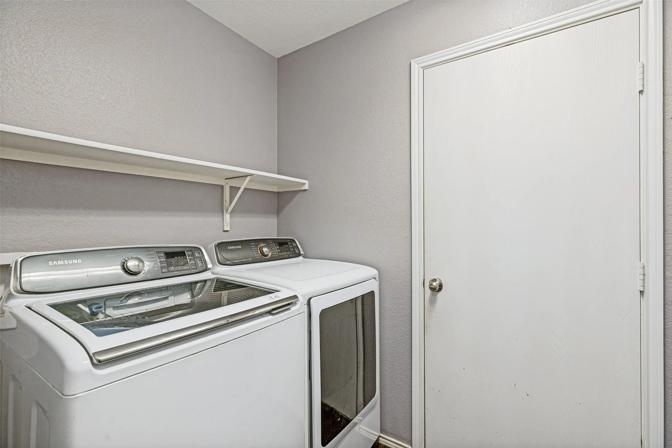 Single Family Residence For Sale in Denton County , 2500 Navasota Drive, Little Elm, Texas 75068, 4 Bedroom, 2 Bathroom, 2 Garage spaces, 2,093 Sqft, built in 2010, mls#21341587, Real Estate Agent in Little Elm, Homes For Sale in Denton county, Homes For Sale in Little Elm, Realtor in Little Elm Texas, Real Estate Brokerage Independent Realty Texas, Luminita Cordes Realtor