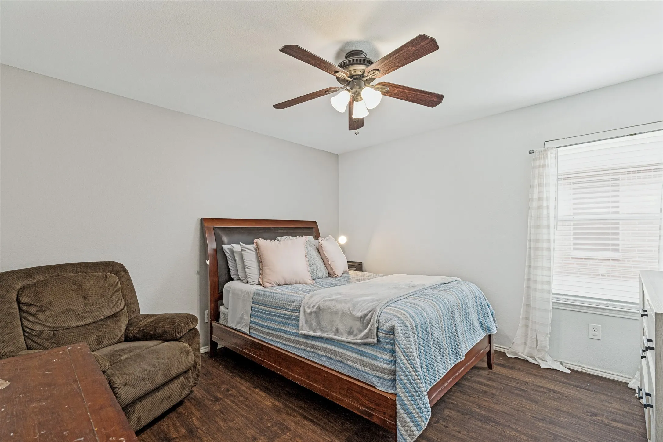 Single Family Residence For Sale in Denton County , 2500 Navasota Drive, Little Elm, Texas 75068, 4 Bedroom, 2 Bathroom, 2 Garage spaces, 2,093 Sqft, built in 2010, mls#21341587, Real Estate Agent in Little Elm, Homes For Sale in Denton county, Homes For Sale in Little Elm, Realtor in Little Elm Texas, Real Estate Brokerage Independent Realty Texas, Luminita Cordes Realtor