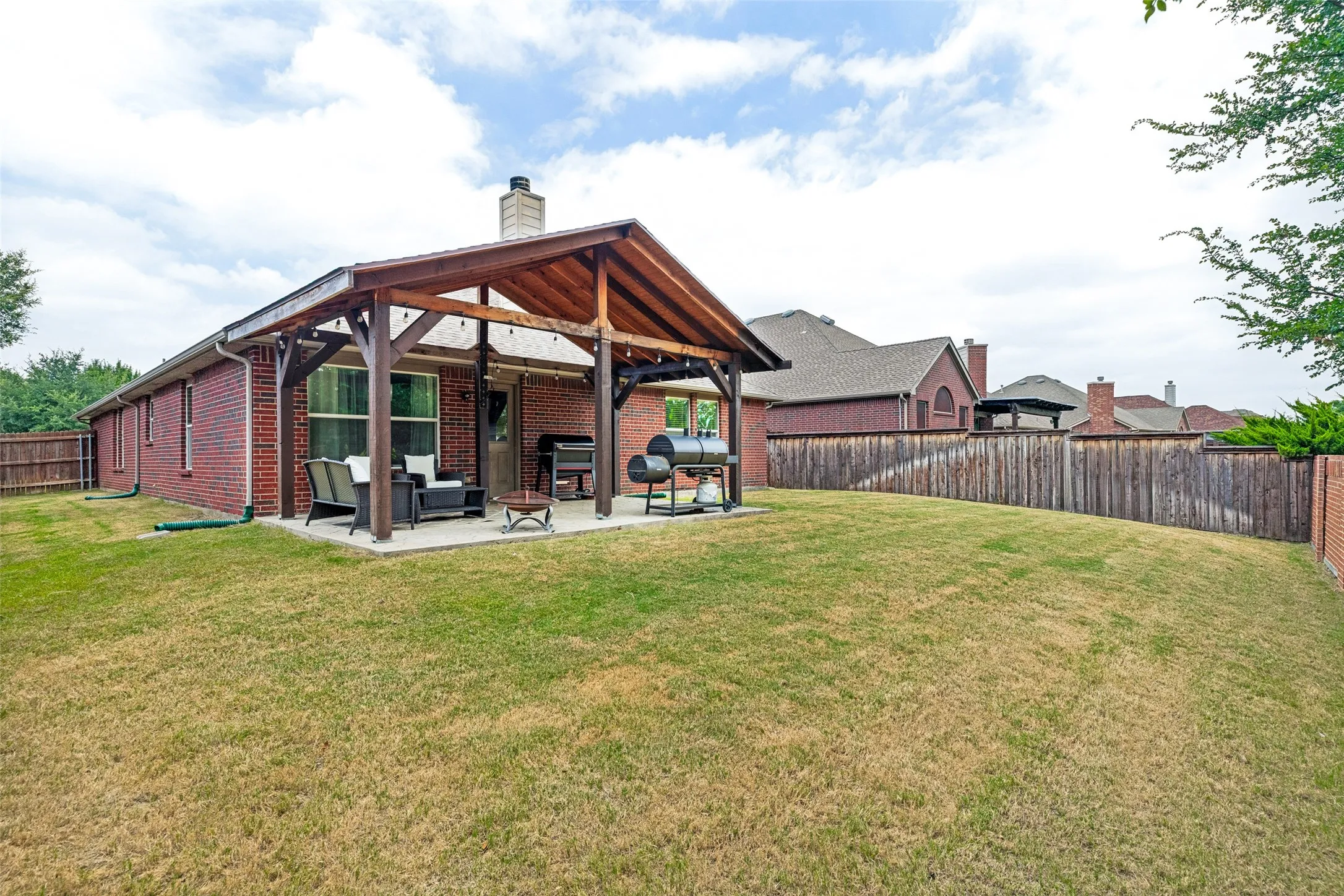 Single Family Residence For Sale in Denton County , 2500 Navasota Drive, Little Elm, Texas 75068, 4 Bedroom, 2 Bathroom, 2 Garage spaces, 2,093 Sqft, built in 2010, mls#21341587, Real Estate Agent in Little Elm, Homes For Sale in Denton county, Homes For Sale in Little Elm, Realtor in Little Elm Texas, Real Estate Brokerage Independent Realty Texas, Luminita Cordes Realtor
