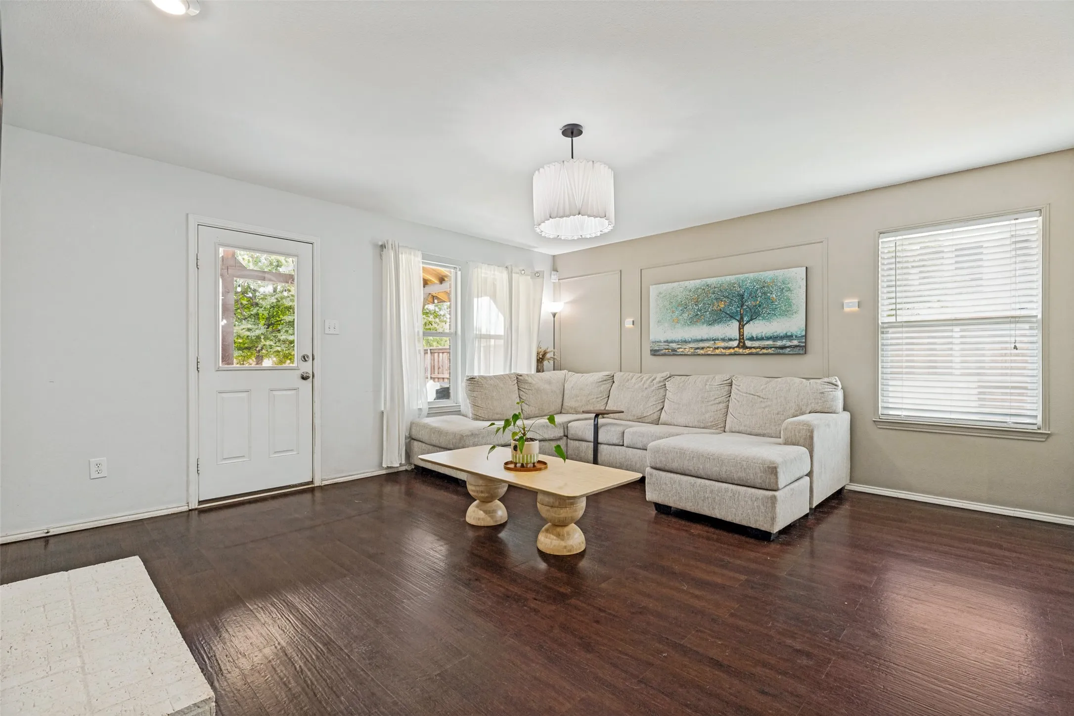 Single Family Residence For Sale in Denton County , 2500 Navasota Drive, Little Elm, Texas 75068, 4 Bedroom, 2 Bathroom, 2 Garage spaces, 2,093 Sqft, built in 2010, mls#21341587, Real Estate Agent in Little Elm, Homes For Sale in Denton county, Homes For Sale in Little Elm, Realtor in Little Elm Texas, Real Estate Brokerage Independent Realty Texas, Luminita Cordes Realtor