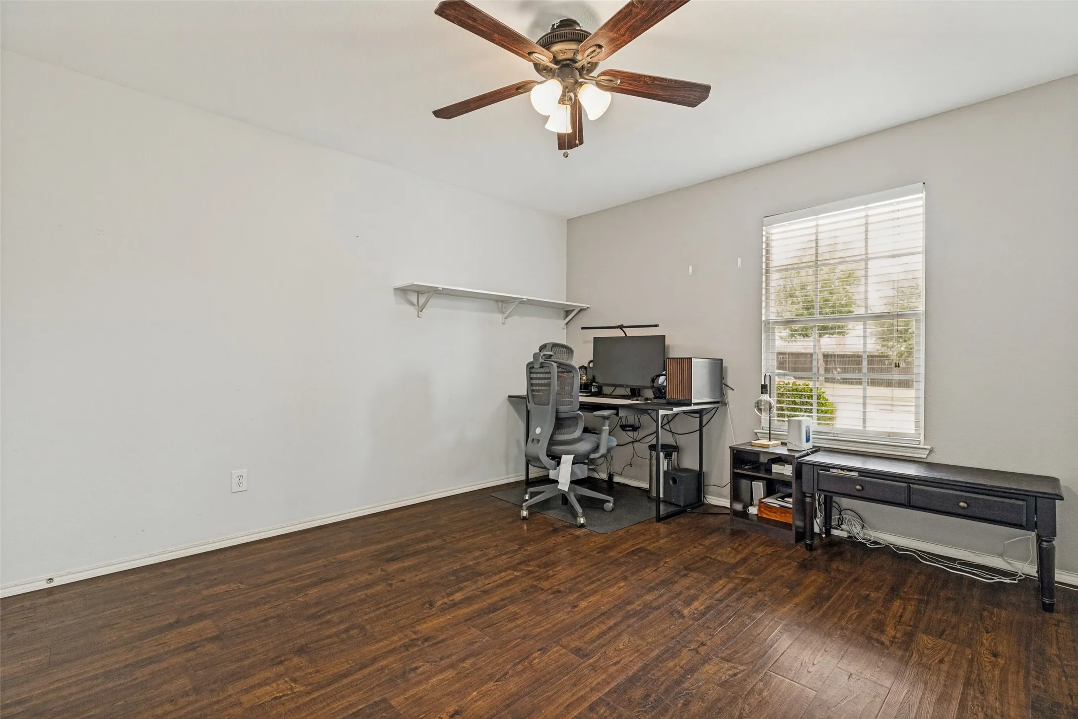 Single Family Residence For Sale in Denton County , 2500 Navasota Drive, Little Elm, Texas 75068, 4 Bedroom, 2 Bathroom, 2 Garage spaces, 2,093 Sqft, built in 2010, mls#21341587, Real Estate Agent in Little Elm, Homes For Sale in Denton county, Homes For Sale in Little Elm, Realtor in Little Elm Texas, Real Estate Brokerage Independent Realty Texas, Luminita Cordes Realtor