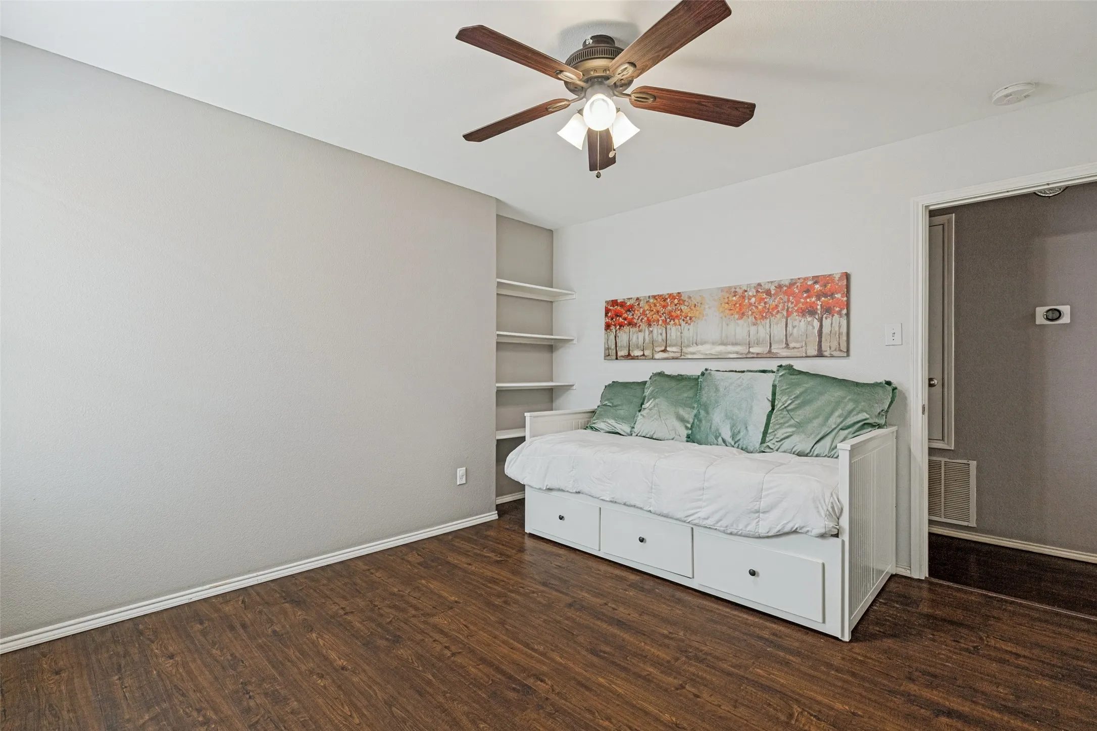 Single Family Residence For Sale in Denton County , 2500 Navasota Drive, Little Elm, Texas 75068, 4 Bedroom, 2 Bathroom, 2 Garage spaces, 2,093 Sqft, built in 2010, mls#21341587, Real Estate Agent in Little Elm, Homes For Sale in Denton county, Homes For Sale in Little Elm, Realtor in Little Elm Texas, Real Estate Brokerage Independent Realty Texas, Luminita Cordes Realtor