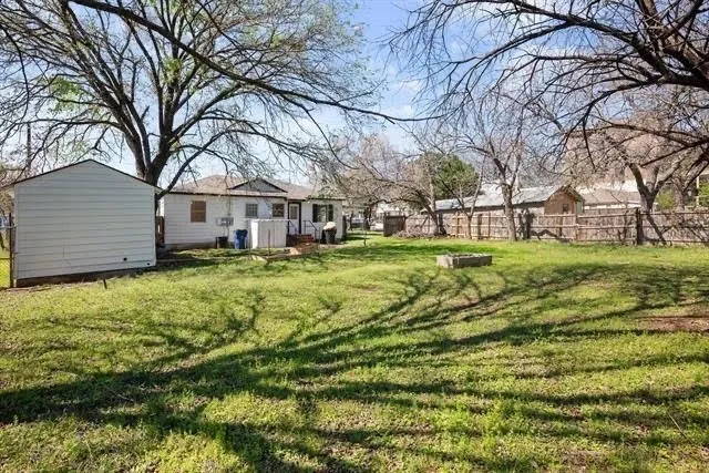 Single Family Residence For Sale in Collin County , 8760 S County Road, Frisco, Texas 75034, 3 Bedroom, 1 Bathroom, Garage spaces, 1,035 Sqft, built in 1956, mls#21336677, Real Estate Agent in Frisco, Homes For Sale in Collin county, Homes For Sale in Frisco, Realtor in Frisco Texas, Real Estate Brokerage Independent Realty Texas, Luminita Cordes Realtor