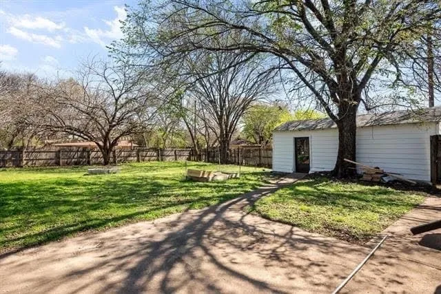 Single Family Residence For Sale in Collin County , 8760 S County Road, Frisco, Texas 75034, 3 Bedroom, 1 Bathroom, Garage spaces, 1,035 Sqft, built in 1956, mls#21336677, Real Estate Agent in Frisco, Homes For Sale in Collin county, Homes For Sale in Frisco, Realtor in Frisco Texas, Real Estate Brokerage Independent Realty Texas, Luminita Cordes Realtor