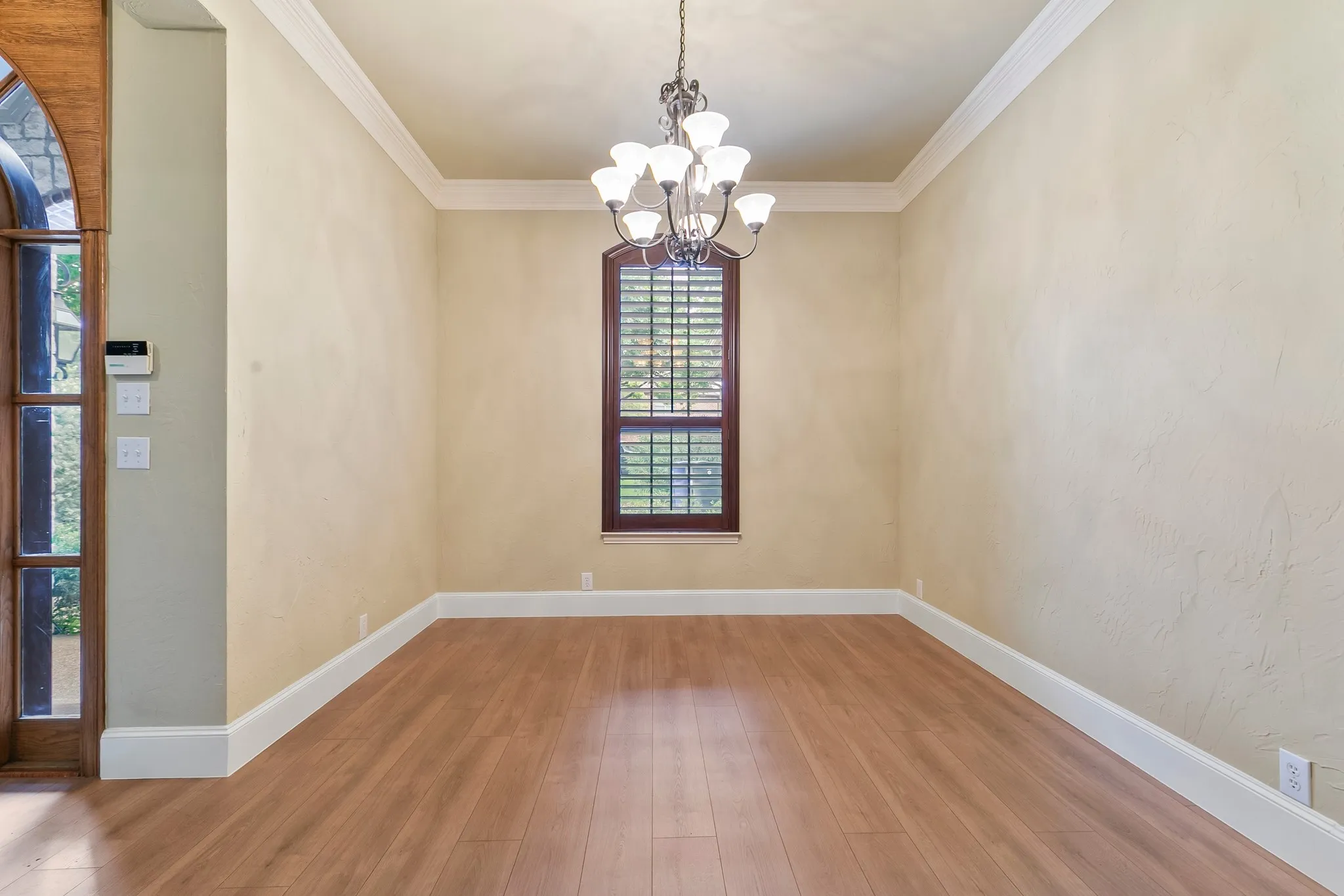 Single Family Residence For Sale in Dallas County , 1219 Winding Brook Drive, Garland, Texas 75044, 4 Bedroom, 3 Bathroom, 3 Garage spaces, 3,678 Sqft, built in 2000, mls#21341599, Real Estate Agent in Garland, Homes For Sale in Dallas county, Homes For Sale in Garland, Realtor in Garland Texas, Real Estate Brokerage Independent Realty Texas, Luminita Cordes Realtor