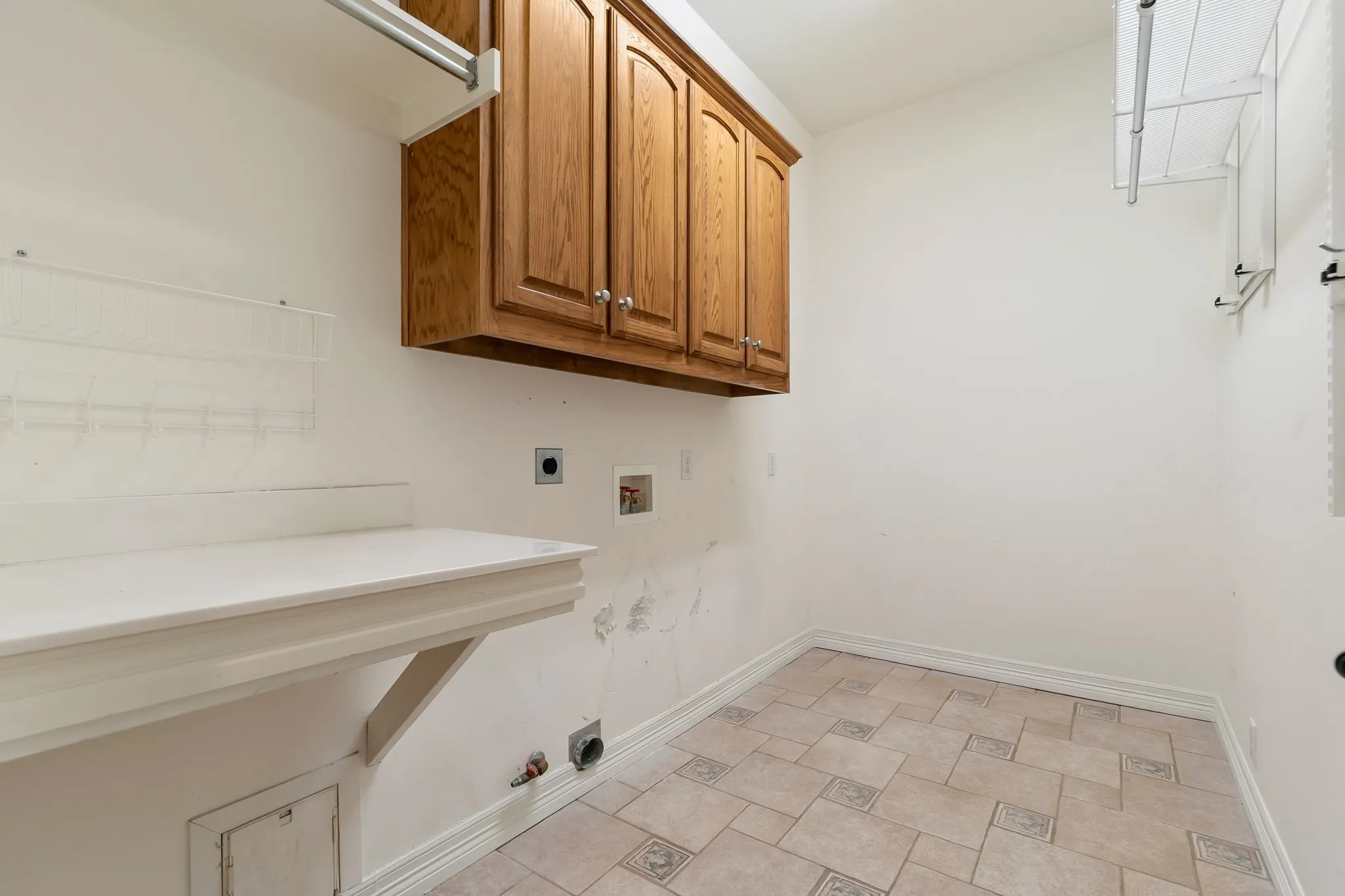 Single Family Residence For Sale in Dallas County , 1219 Winding Brook Drive, Garland, Texas 75044, 4 Bedroom, 3 Bathroom, 3 Garage spaces, 3,678 Sqft, built in 2000, mls#21341599, Real Estate Agent in Garland, Homes For Sale in Dallas county, Homes For Sale in Garland, Realtor in Garland Texas, Real Estate Brokerage Independent Realty Texas, Luminita Cordes Realtor