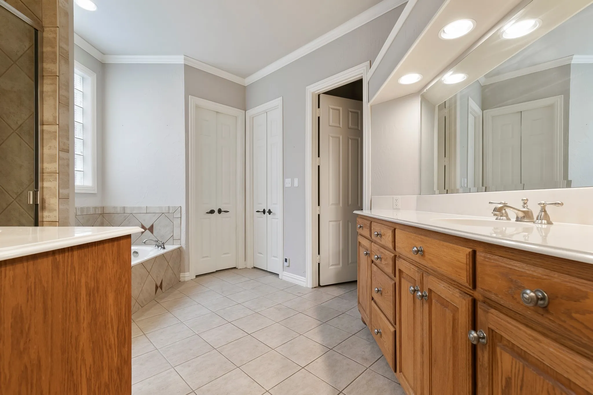 Single Family Residence For Sale in Dallas County , 1219 Winding Brook Drive, Garland, Texas 75044, 4 Bedroom, 3 Bathroom, 3 Garage spaces, 3,678 Sqft, built in 2000, mls#21341599, Real Estate Agent in Garland, Homes For Sale in Dallas county, Homes For Sale in Garland, Realtor in Garland Texas, Real Estate Brokerage Independent Realty Texas, Luminita Cordes Realtor