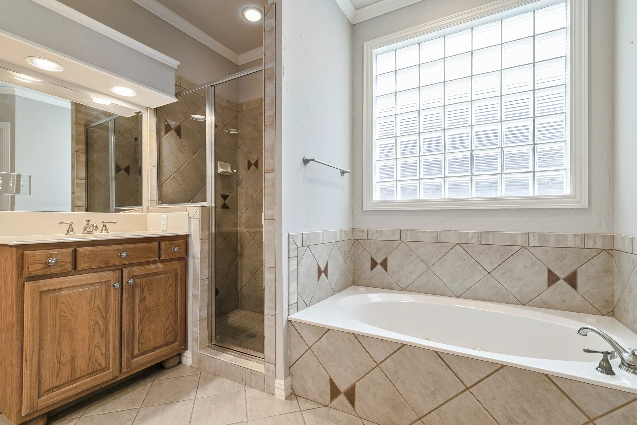 Single Family Residence For Sale in Dallas County , 1219 Winding Brook Drive, Garland, Texas 75044, 4 Bedroom, 3 Bathroom, 3 Garage spaces, 3,678 Sqft, built in 2000, mls#21341599, Real Estate Agent in Garland, Homes For Sale in Dallas county, Homes For Sale in Garland, Realtor in Garland Texas, Real Estate Brokerage Independent Realty Texas, Luminita Cordes Realtor
