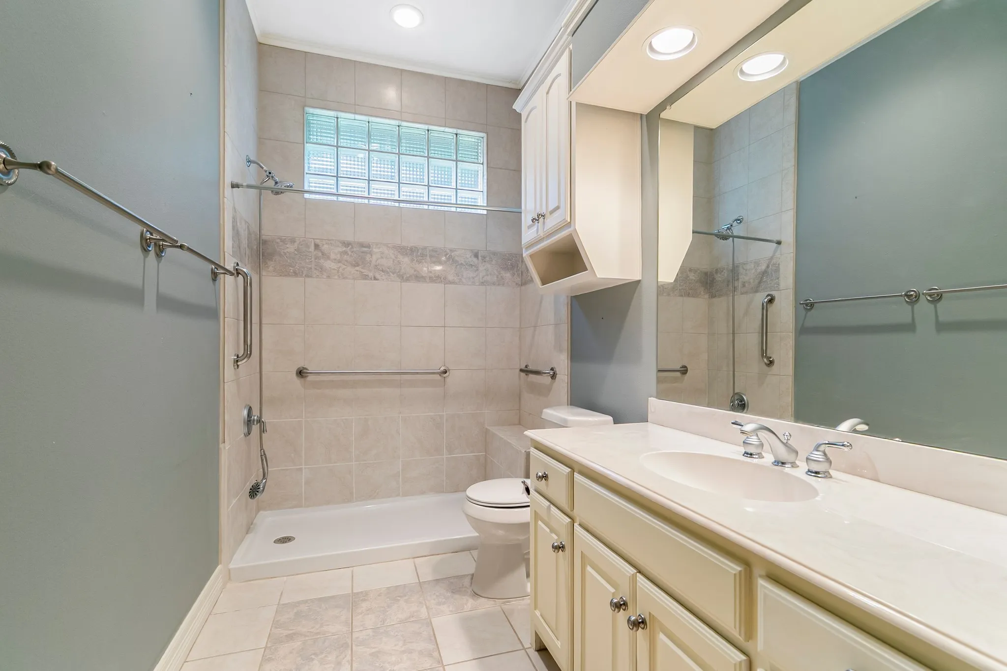 Single Family Residence For Sale in Dallas County , 1219 Winding Brook Drive, Garland, Texas 75044, 4 Bedroom, 3 Bathroom, 3 Garage spaces, 3,678 Sqft, built in 2000, mls#21341599, Real Estate Agent in Garland, Homes For Sale in Dallas county, Homes For Sale in Garland, Realtor in Garland Texas, Real Estate Brokerage Independent Realty Texas, Luminita Cordes Realtor