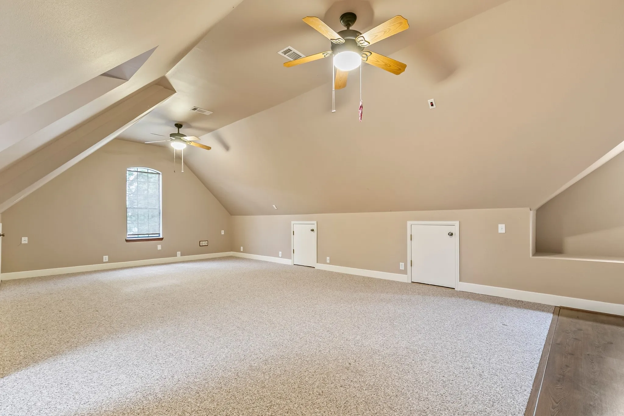 Single Family Residence For Sale in Dallas County , 1219 Winding Brook Drive, Garland, Texas 75044, 4 Bedroom, 3 Bathroom, 3 Garage spaces, 3,678 Sqft, built in 2000, mls#21341599, Real Estate Agent in Garland, Homes For Sale in Dallas county, Homes For Sale in Garland, Realtor in Garland Texas, Real Estate Brokerage Independent Realty Texas, Luminita Cordes Realtor