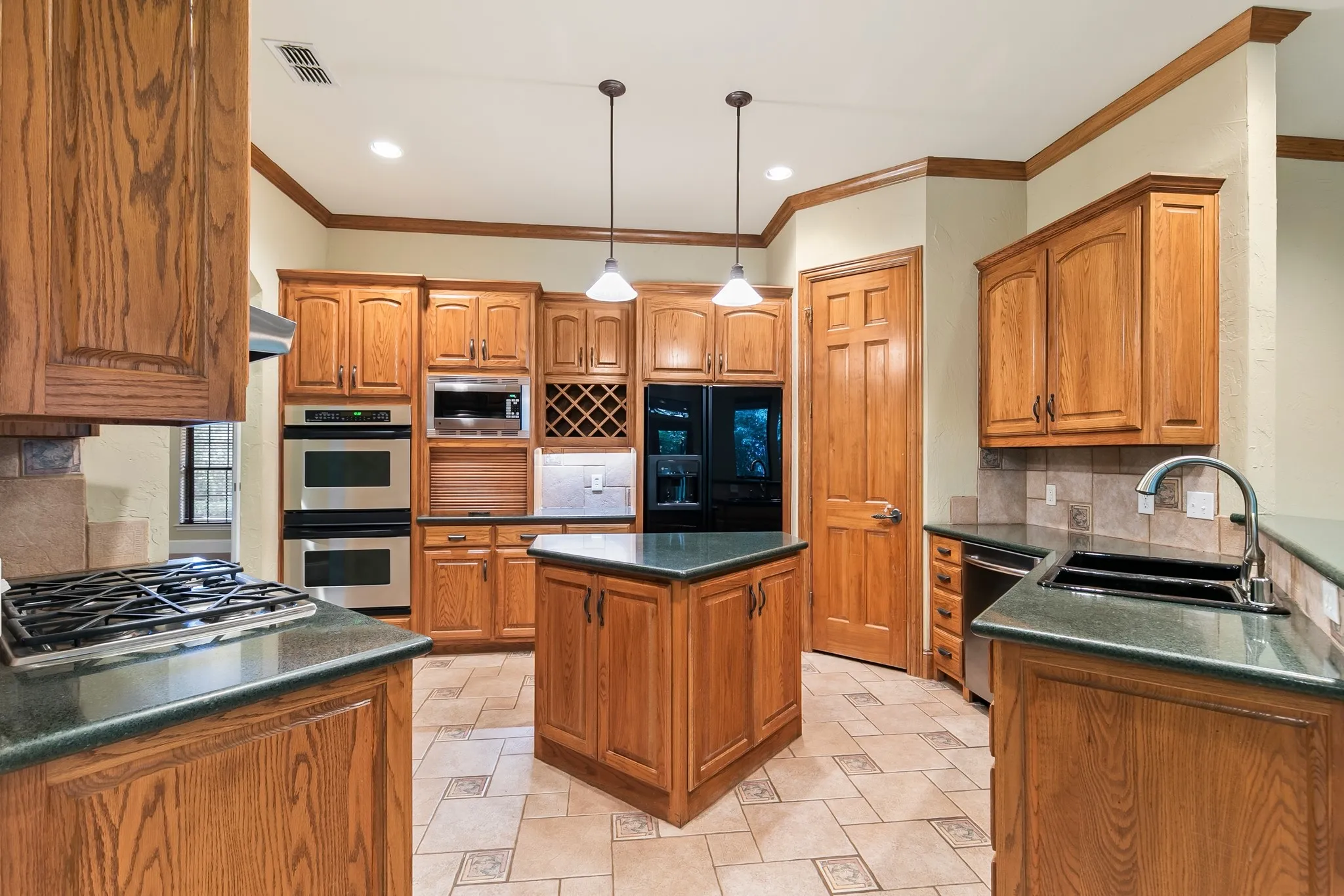 Single Family Residence For Sale in Dallas County , 1219 Winding Brook Drive, Garland, Texas 75044, 4 Bedroom, 3 Bathroom, 3 Garage spaces, 3,678 Sqft, built in 2000, mls#21341599, Real Estate Agent in Garland, Homes For Sale in Dallas county, Homes For Sale in Garland, Realtor in Garland Texas, Real Estate Brokerage Independent Realty Texas, Luminita Cordes Realtor