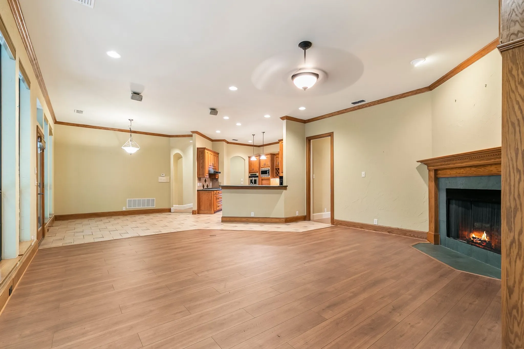 Single Family Residence For Sale in Dallas County , 1219 Winding Brook Drive, Garland, Texas 75044, 4 Bedroom, 3 Bathroom, 3 Garage spaces, 3,678 Sqft, built in 2000, mls#21341599, Real Estate Agent in Garland, Homes For Sale in Dallas county, Homes For Sale in Garland, Realtor in Garland Texas, Real Estate Brokerage Independent Realty Texas, Luminita Cordes Realtor