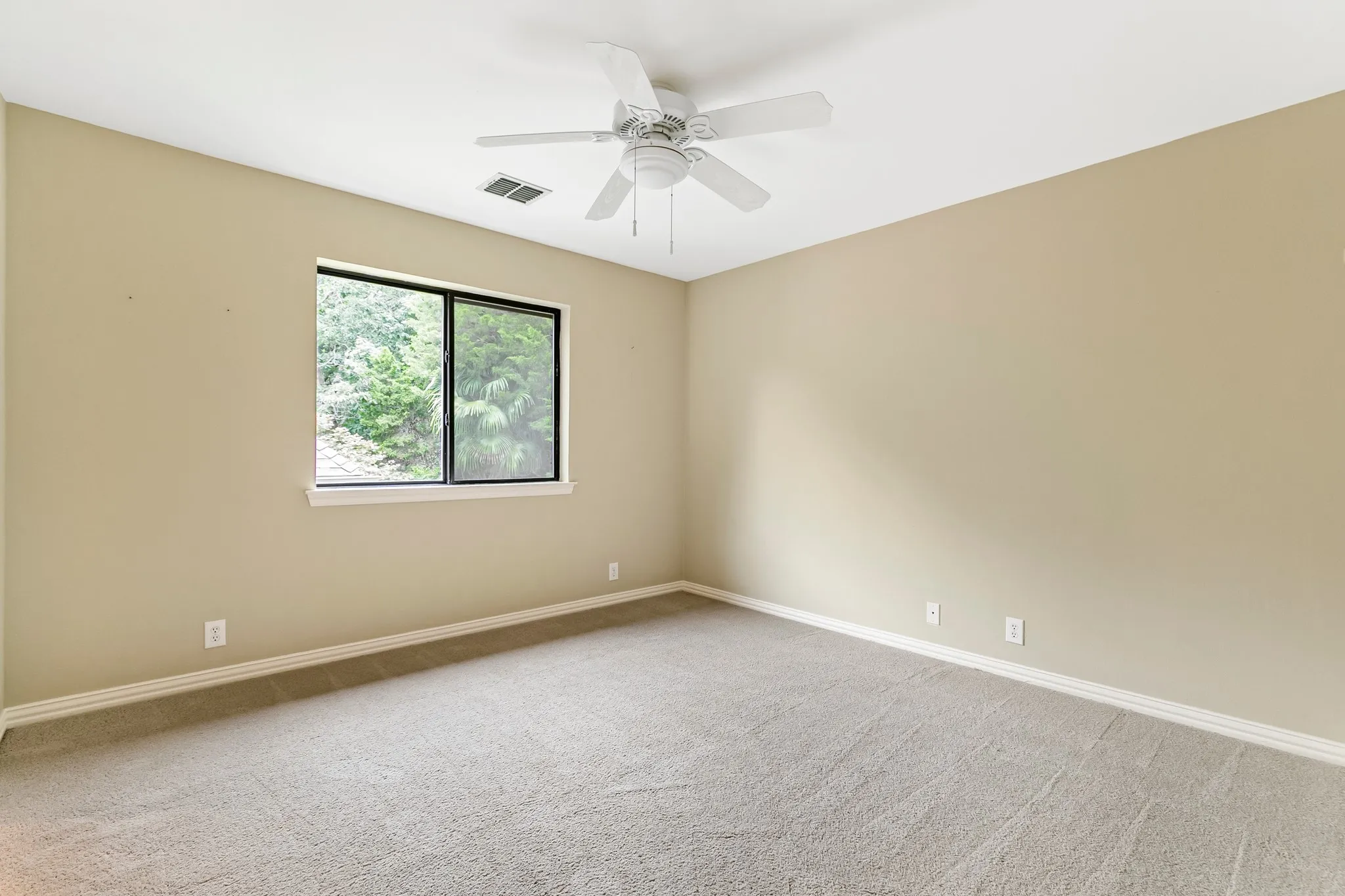 Single Family Residence For Sale in Dallas County , 1219 Winding Brook Drive, Garland, Texas 75044, 4 Bedroom, 3 Bathroom, 3 Garage spaces, 3,678 Sqft, built in 2000, mls#21341599, Real Estate Agent in Garland, Homes For Sale in Dallas county, Homes For Sale in Garland, Realtor in Garland Texas, Real Estate Brokerage Independent Realty Texas, Luminita Cordes Realtor