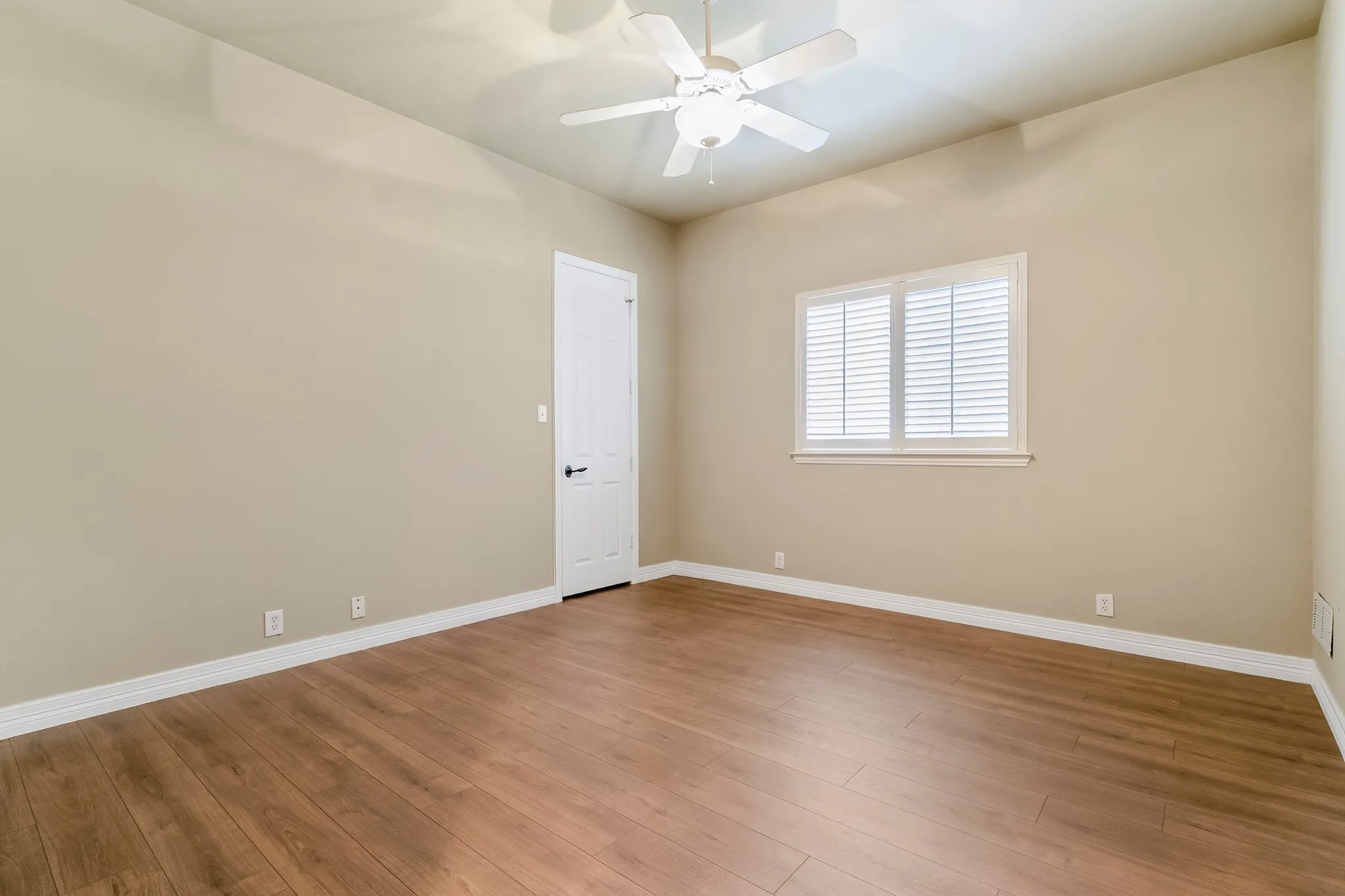 Single Family Residence For Sale in Dallas County , 1219 Winding Brook Drive, Garland, Texas 75044, 4 Bedroom, 3 Bathroom, 3 Garage spaces, 3,678 Sqft, built in 2000, mls#21341599, Real Estate Agent in Garland, Homes For Sale in Dallas county, Homes For Sale in Garland, Realtor in Garland Texas, Real Estate Brokerage Independent Realty Texas, Luminita Cordes Realtor