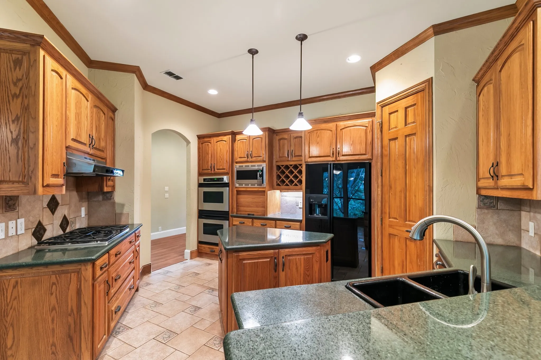 Single Family Residence For Sale in Dallas County , 1219 Winding Brook Drive, Garland, Texas 75044, 4 Bedroom, 3 Bathroom, 3 Garage spaces, 3,678 Sqft, built in 2000, mls#21341599, Real Estate Agent in Garland, Homes For Sale in Dallas county, Homes For Sale in Garland, Realtor in Garland Texas, Real Estate Brokerage Independent Realty Texas, Luminita Cordes Realtor