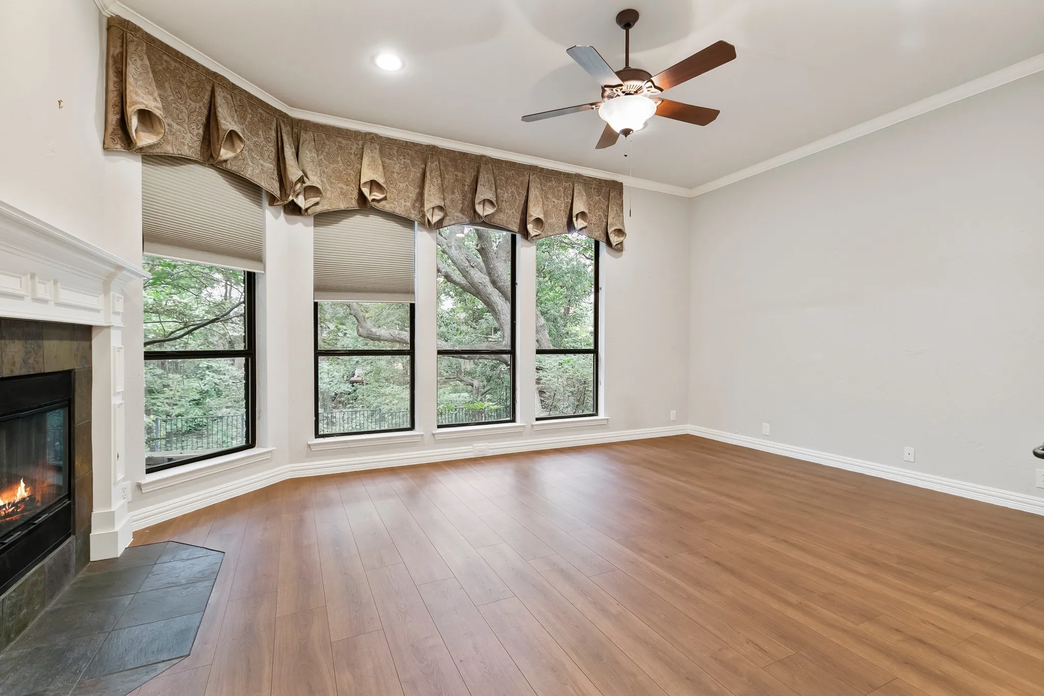 Single Family Residence For Sale in Dallas County , 1219 Winding Brook Drive, Garland, Texas 75044, 4 Bedroom, 3 Bathroom, 3 Garage spaces, 3,678 Sqft, built in 2000, mls#21341599, Real Estate Agent in Garland, Homes For Sale in Dallas county, Homes For Sale in Garland, Realtor in Garland Texas, Real Estate Brokerage Independent Realty Texas, Luminita Cordes Realtor
