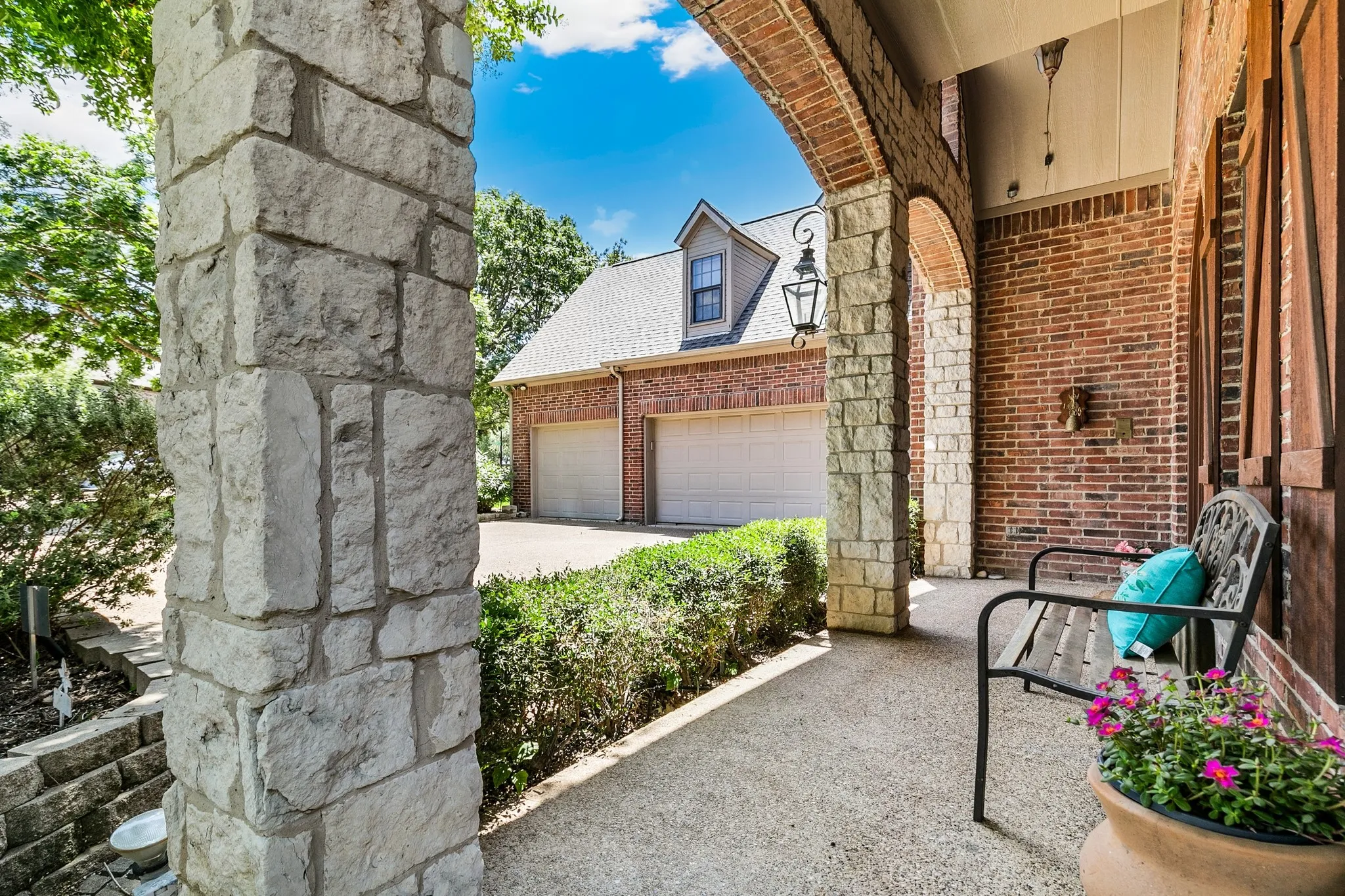 Single Family Residence For Sale in Dallas County , 1219 Winding Brook Drive, Garland, Texas 75044, 4 Bedroom, 3 Bathroom, 3 Garage spaces, 3,678 Sqft, built in 2000, mls#21341599, Real Estate Agent in Garland, Homes For Sale in Dallas county, Homes For Sale in Garland, Realtor in Garland Texas, Real Estate Brokerage Independent Realty Texas, Luminita Cordes Realtor
