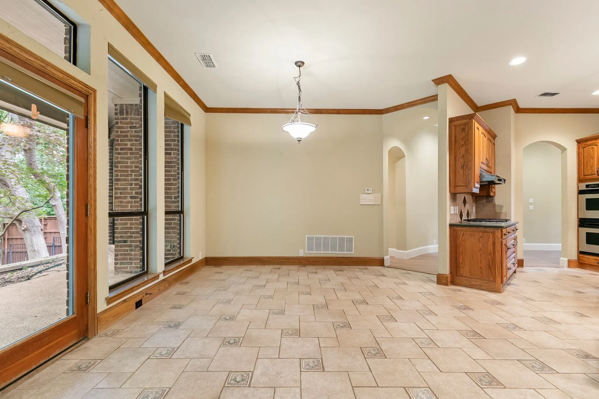 Single Family Residence For Sale in Dallas County , 1219 Winding Brook Drive, Garland, Texas 75044, 4 Bedroom, 3 Bathroom, 3 Garage spaces, 3,678 Sqft, built in 2000, mls#21341599, Real Estate Agent in Garland, Homes For Sale in Dallas county, Homes For Sale in Garland, Realtor in Garland Texas, Real Estate Brokerage Independent Realty Texas, Luminita Cordes Realtor