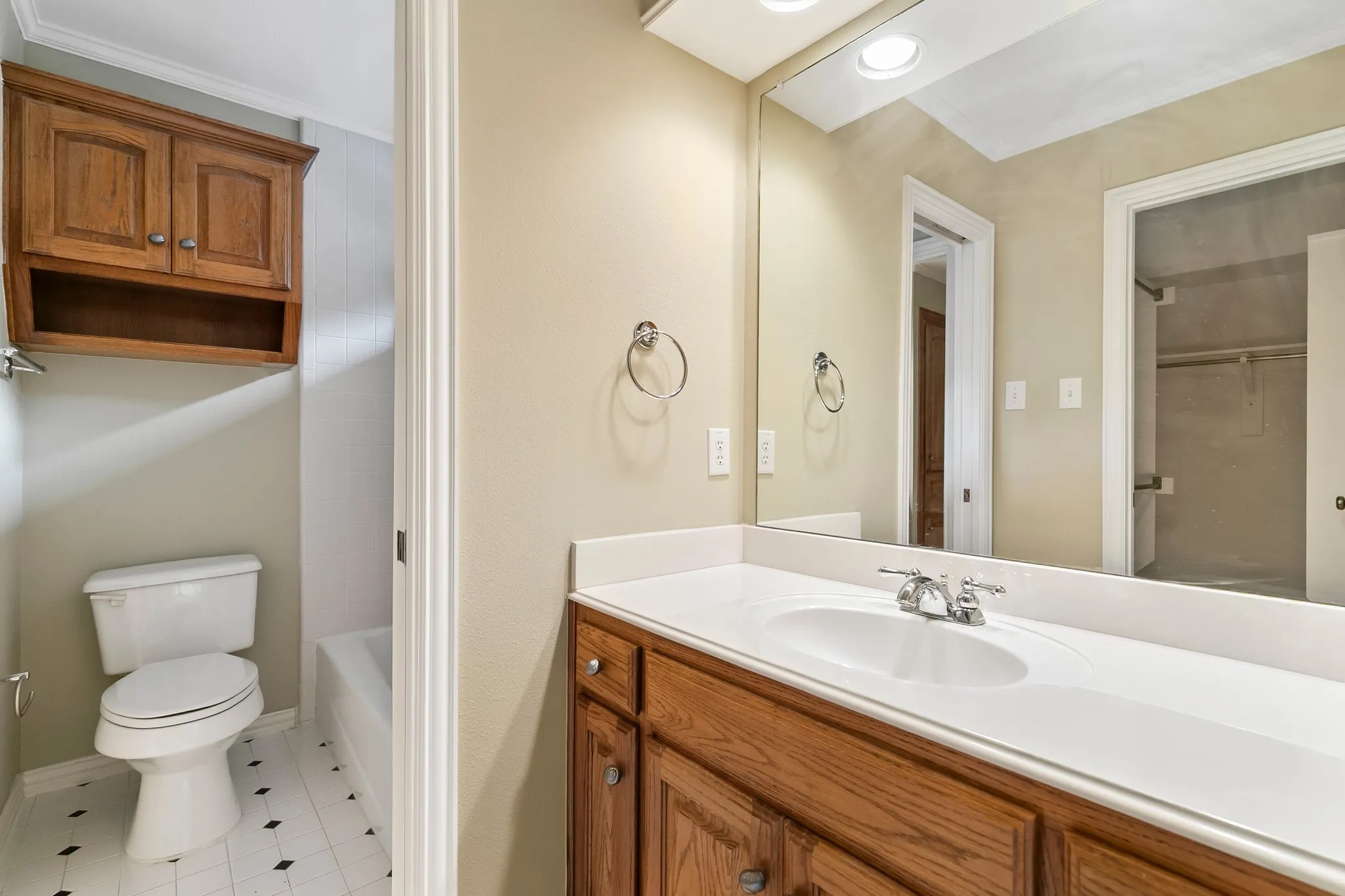 Single Family Residence For Sale in Dallas County , 1219 Winding Brook Drive, Garland, Texas 75044, 4 Bedroom, 3 Bathroom, 3 Garage spaces, 3,678 Sqft, built in 2000, mls#21341599, Real Estate Agent in Garland, Homes For Sale in Dallas county, Homes For Sale in Garland, Realtor in Garland Texas, Real Estate Brokerage Independent Realty Texas, Luminita Cordes Realtor