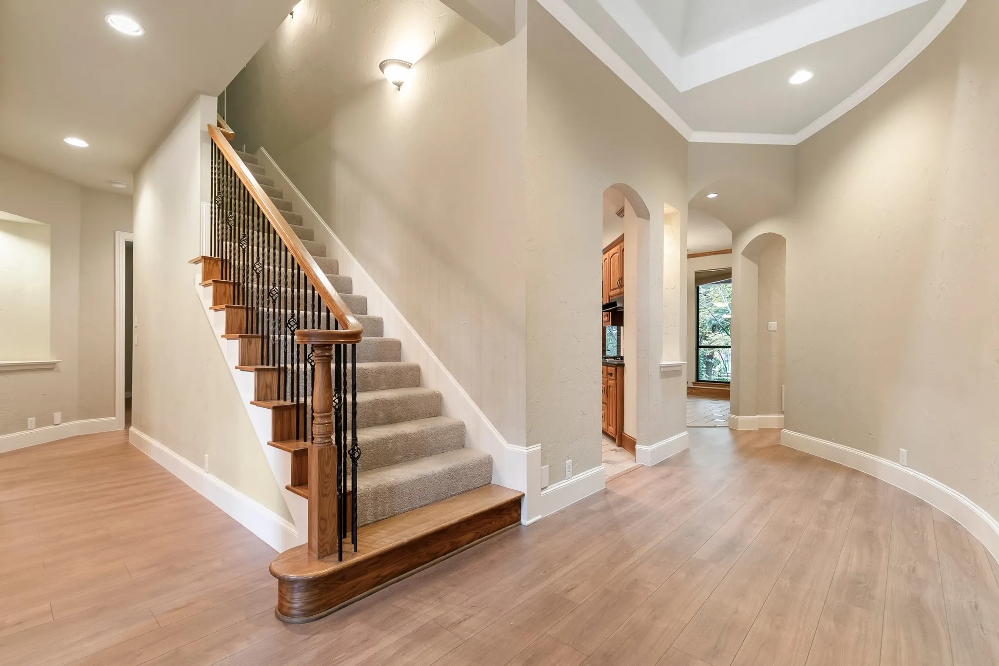 Single Family Residence For Sale in Dallas County , 1219 Winding Brook Drive, Garland, Texas 75044, 4 Bedroom, 3 Bathroom, 3 Garage spaces, 3,678 Sqft, built in 2000, mls#21341599, Real Estate Agent in Garland, Homes For Sale in Dallas county, Homes For Sale in Garland, Realtor in Garland Texas, Real Estate Brokerage Independent Realty Texas, Luminita Cordes Realtor