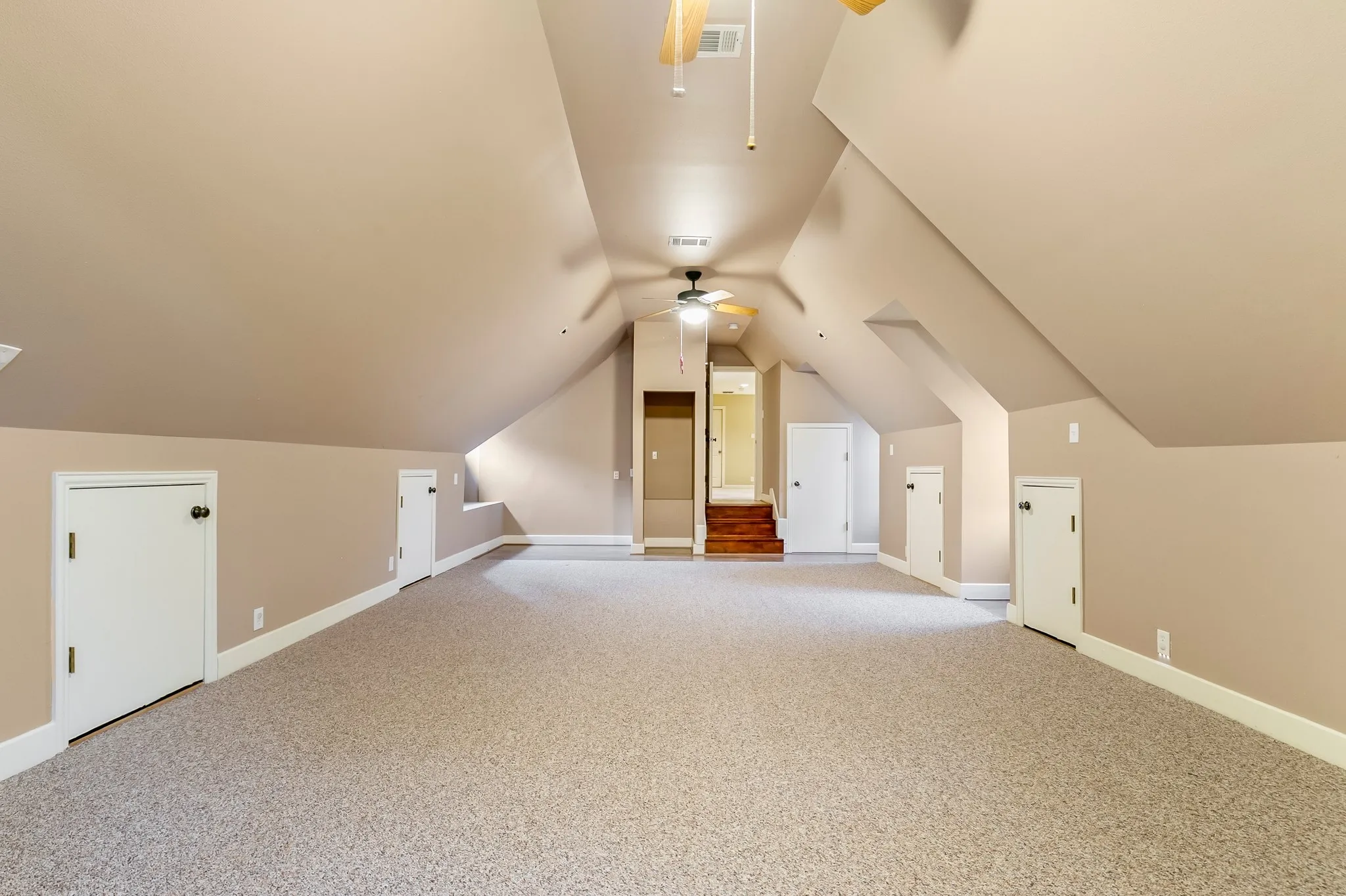 Single Family Residence For Sale in Dallas County , 1219 Winding Brook Drive, Garland, Texas 75044, 4 Bedroom, 3 Bathroom, 3 Garage spaces, 3,678 Sqft, built in 2000, mls#21341599, Real Estate Agent in Garland, Homes For Sale in Dallas county, Homes For Sale in Garland, Realtor in Garland Texas, Real Estate Brokerage Independent Realty Texas, Luminita Cordes Realtor