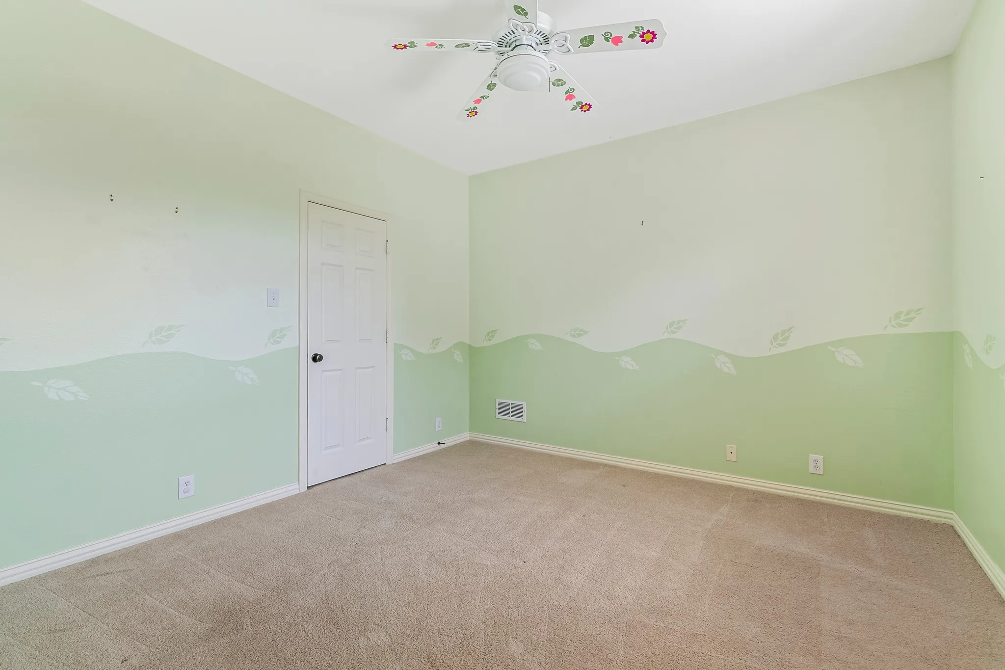 Single Family Residence For Sale in Dallas County , 1219 Winding Brook Drive, Garland, Texas 75044, 4 Bedroom, 3 Bathroom, 3 Garage spaces, 3,678 Sqft, built in 2000, mls#21341599, Real Estate Agent in Garland, Homes For Sale in Dallas county, Homes For Sale in Garland, Realtor in Garland Texas, Real Estate Brokerage Independent Realty Texas, Luminita Cordes Realtor