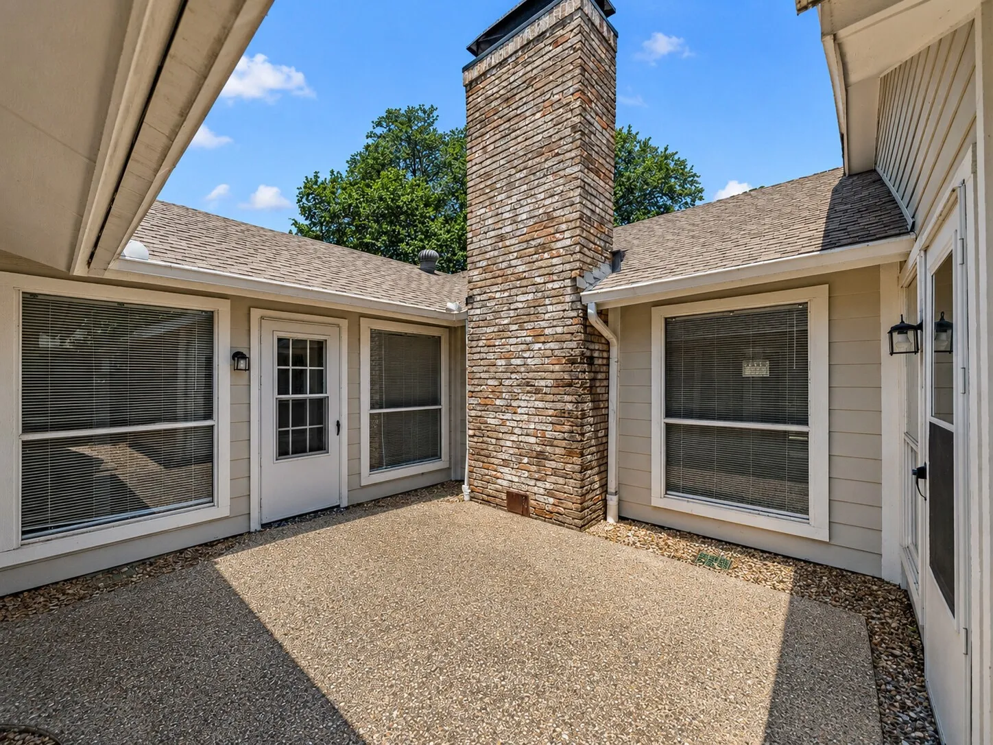 Single Family Residence For Sale in Dallas County , 6026 White Rose Trail, Dallas, Texas 75248, 3 Bedroom, 2 Bathroom, 2 Garage spaces, 2,320 Sqft, built in 1979, Price $600,000, mls#21341524, Real Estate Agent in Dallas, Homes For Sale in Dallas county, Homes For Sale in Dallas, Realtor in Dallas Texas, Real Estate Brokerage Independent Realty Texas, Luminita Cordes Realtor