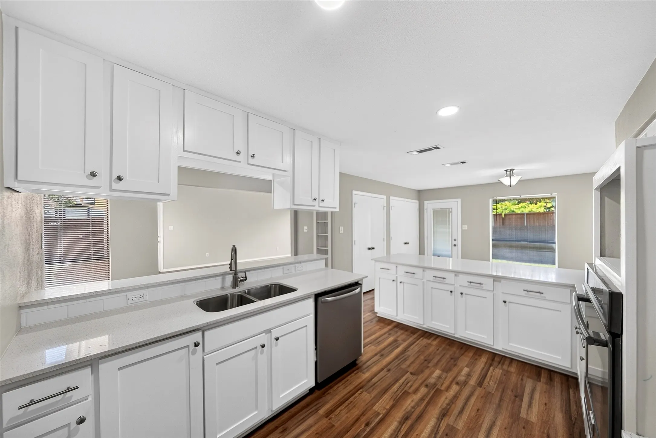 Single Family Residence For Sale in Dallas County , 6026 White Rose Trail, Dallas, Texas 75248, 3 Bedroom, 2 Bathroom, 2 Garage spaces, 2,320 Sqft, built in 1979, Price $600,000, mls#21341524, Real Estate Agent in Dallas, Homes For Sale in Dallas county, Homes For Sale in Dallas, Realtor in Dallas Texas, Real Estate Brokerage Independent Realty Texas, Luminita Cordes Realtor