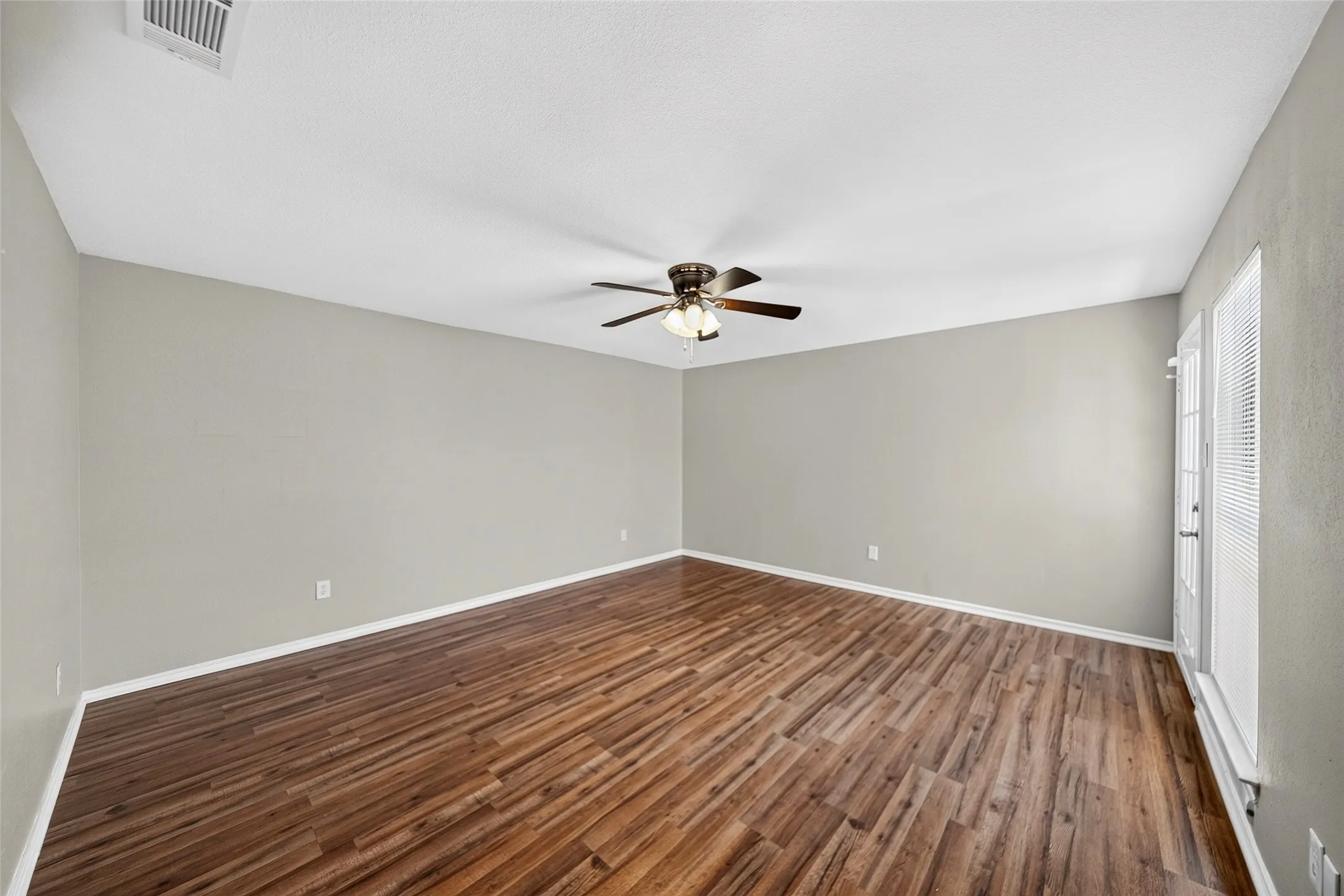 Single Family Residence For Sale in Dallas County , 6026 White Rose Trail, Dallas, Texas 75248, 3 Bedroom, 2 Bathroom, 2 Garage spaces, 2,320 Sqft, built in 1979, Price $600,000, mls#21341524, Real Estate Agent in Dallas, Homes For Sale in Dallas county, Homes For Sale in Dallas, Realtor in Dallas Texas, Real Estate Brokerage Independent Realty Texas, Luminita Cordes Realtor