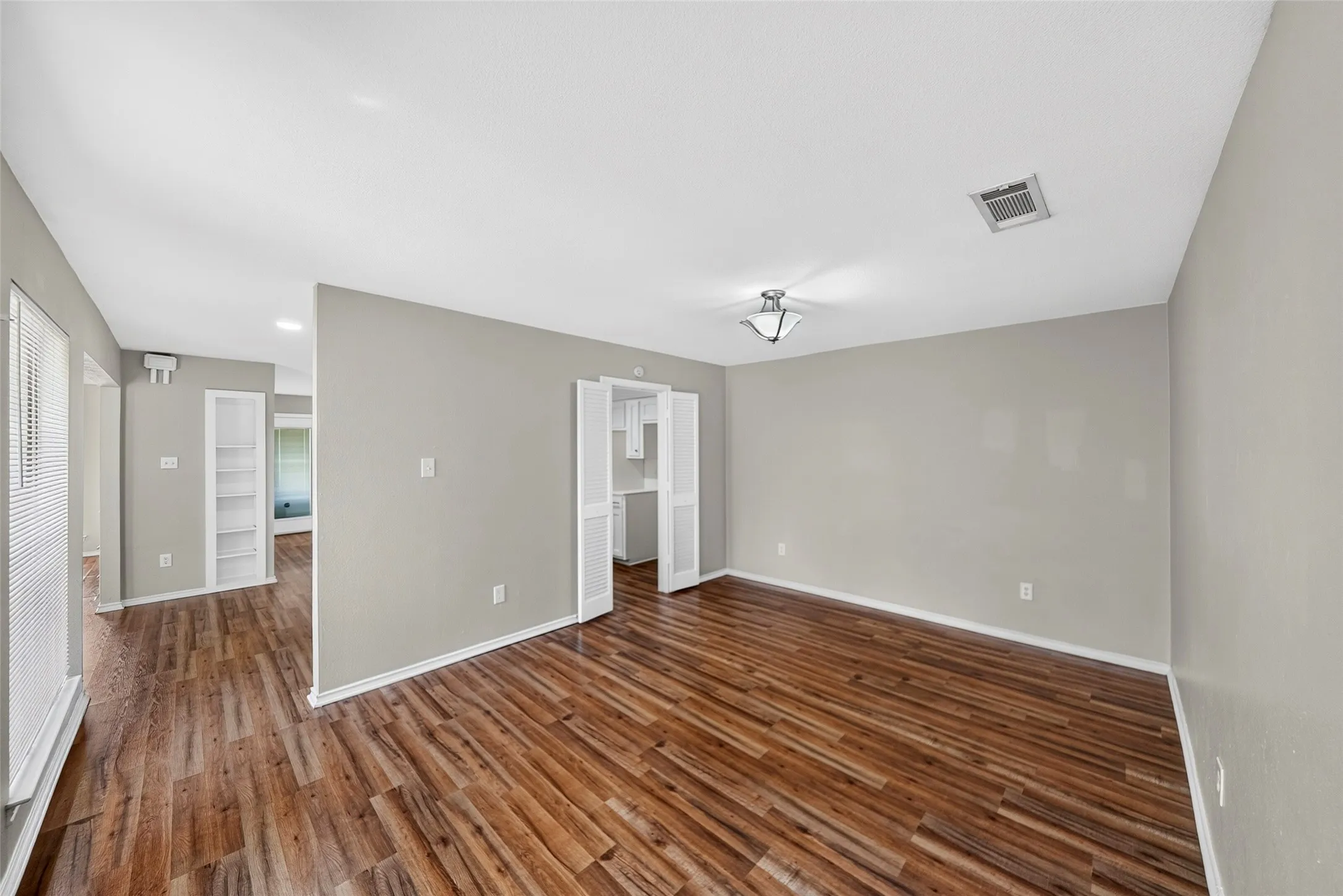 Single Family Residence For Sale in Dallas County , 6026 White Rose Trail, Dallas, Texas 75248, 3 Bedroom, 2 Bathroom, 2 Garage spaces, 2,320 Sqft, built in 1979, Price $600,000, mls#21341524, Real Estate Agent in Dallas, Homes For Sale in Dallas county, Homes For Sale in Dallas, Realtor in Dallas Texas, Real Estate Brokerage Independent Realty Texas, Luminita Cordes Realtor
