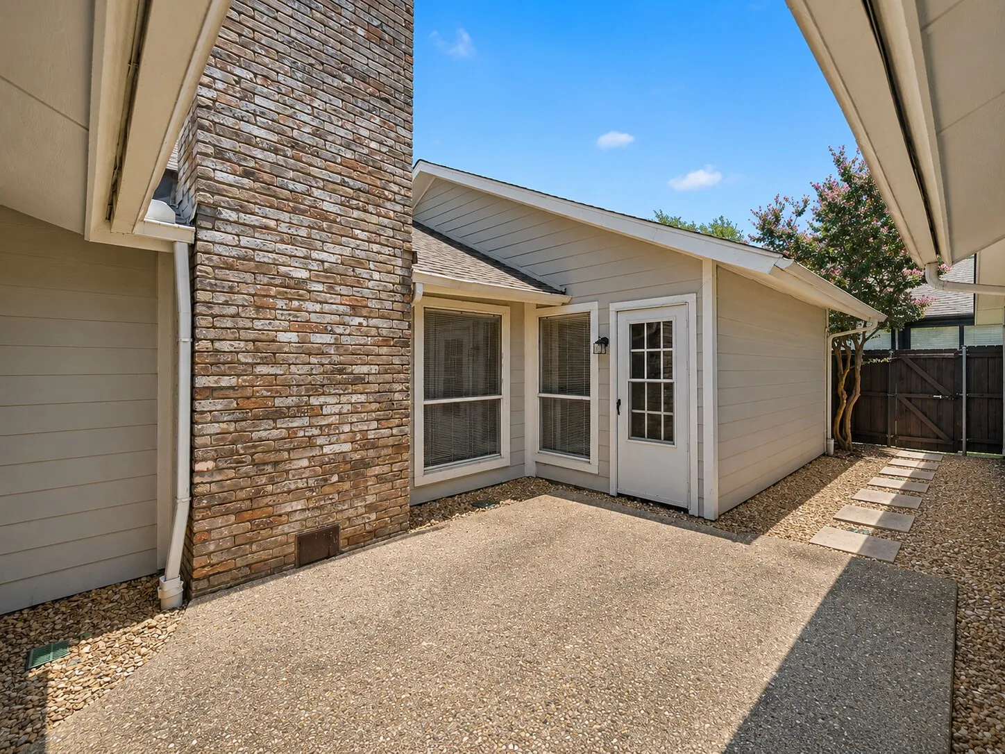 Single Family Residence For Sale in Dallas County , 6026 White Rose Trail, Dallas, Texas 75248, 3 Bedroom, 2 Bathroom, 2 Garage spaces, 2,320 Sqft, built in 1979, Price $600,000, mls#21341524, Real Estate Agent in Dallas, Homes For Sale in Dallas county, Homes For Sale in Dallas, Realtor in Dallas Texas, Real Estate Brokerage Independent Realty Texas, Luminita Cordes Realtor