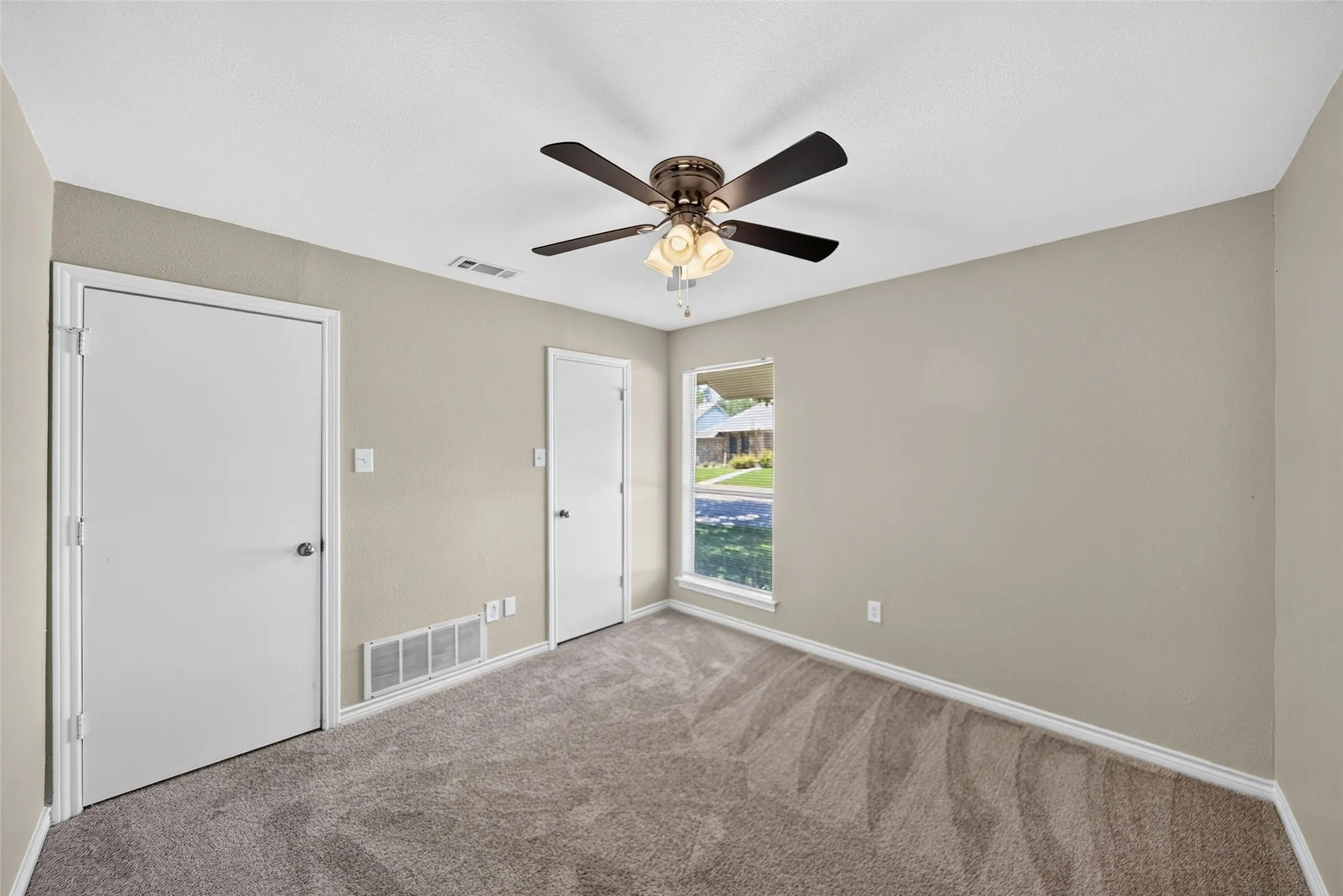 Single Family Residence For Sale in Dallas County , 6026 White Rose Trail, Dallas, Texas 75248, 3 Bedroom, 2 Bathroom, 2 Garage spaces, 2,320 Sqft, built in 1979, Price $600,000, mls#21341524, Real Estate Agent in Dallas, Homes For Sale in Dallas county, Homes For Sale in Dallas, Realtor in Dallas Texas, Real Estate Brokerage Independent Realty Texas, Luminita Cordes Realtor