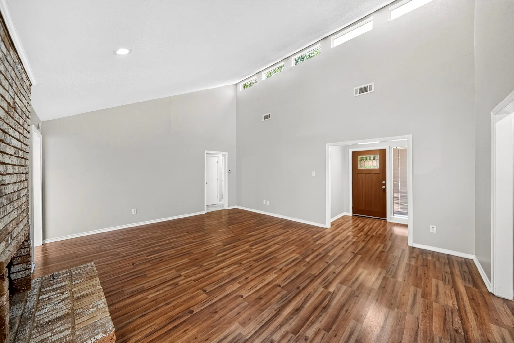 Single Family Residence For Sale in Dallas County , 6026 White Rose Trail, Dallas, Texas 75248, 3 Bedroom, 2 Bathroom, 2 Garage spaces, 2,320 Sqft, built in 1979, Price $600,000, mls#21341524, Real Estate Agent in Dallas, Homes For Sale in Dallas county, Homes For Sale in Dallas, Realtor in Dallas Texas, Real Estate Brokerage Independent Realty Texas, Luminita Cordes Realtor