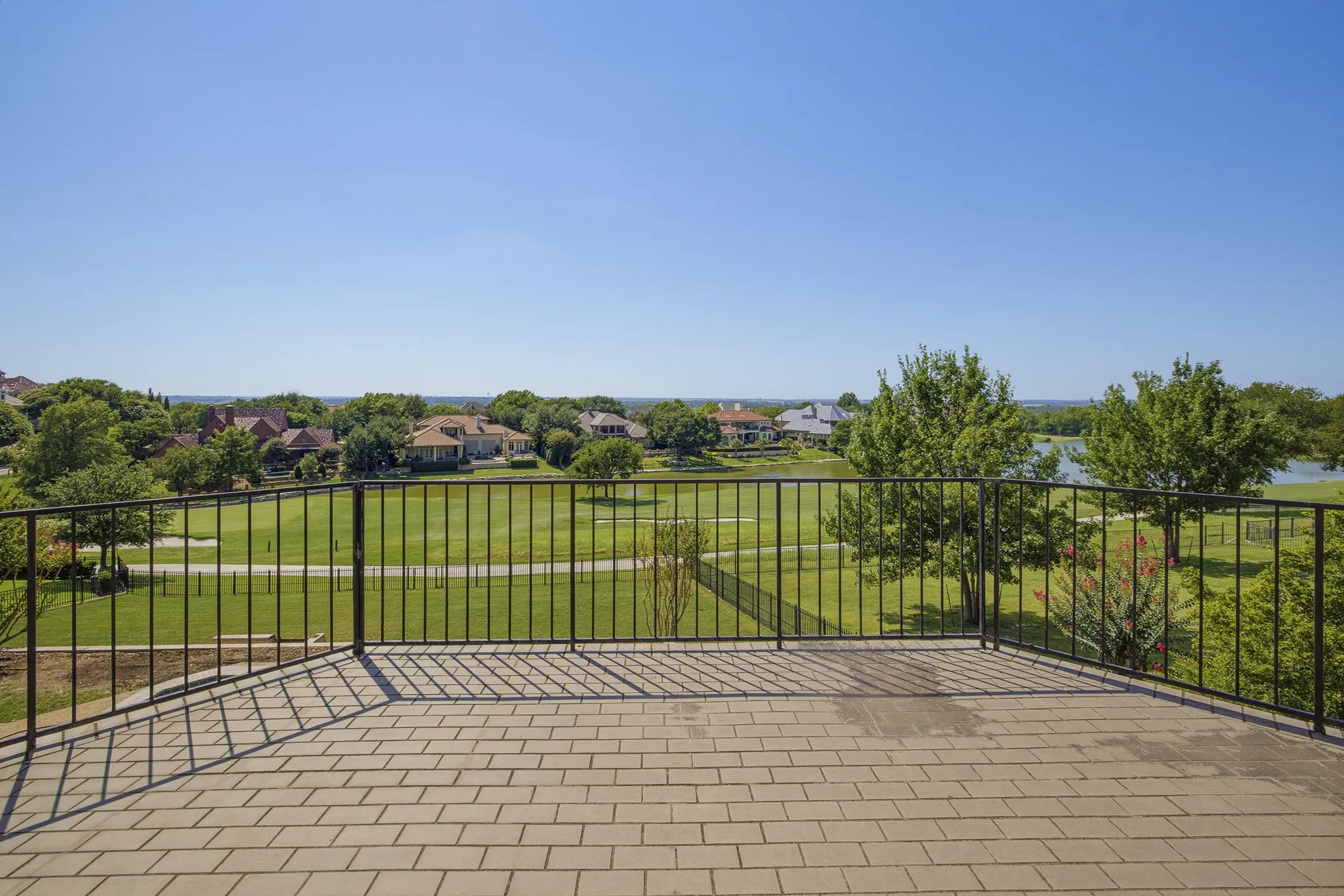 Single Family Residence For Sale in Tarrant County , 5916 Forest Highlands Drive, Fort Worth, Texas 76132, 4 Bedroom, 5 Bathroom, 3 Garage spaces, 6,166 Sqft, built in 1993, mls#21330674, Real Estate Agent in Fort Worth, Homes For Sale in Tarrant county, Homes For Sale in Fort Worth, Realtor in Fort Worth Texas, Real Estate Brokerage Independent Realty Texas, Luminita Cordes Realtor