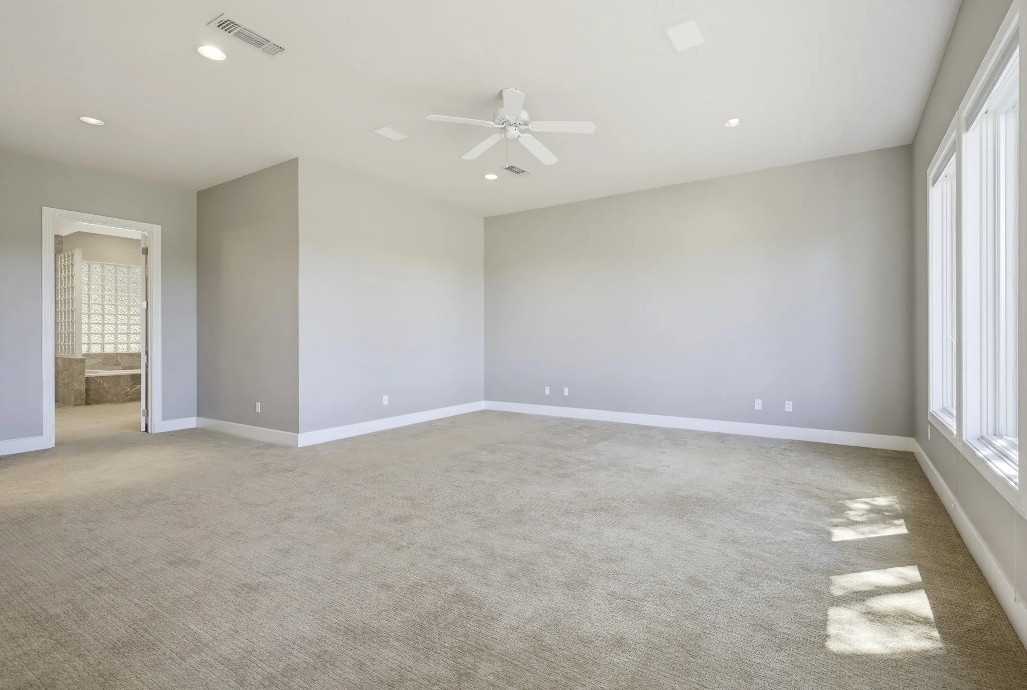 Single Family Residence For Sale in Tarrant County , 5916 Forest Highlands Drive, Fort Worth, Texas 76132, 4 Bedroom, 5 Bathroom, 3 Garage spaces, 6,166 Sqft, built in 1993, mls#21330674, Real Estate Agent in Fort Worth, Homes For Sale in Tarrant county, Homes For Sale in Fort Worth, Realtor in Fort Worth Texas, Real Estate Brokerage Independent Realty Texas, Luminita Cordes Realtor