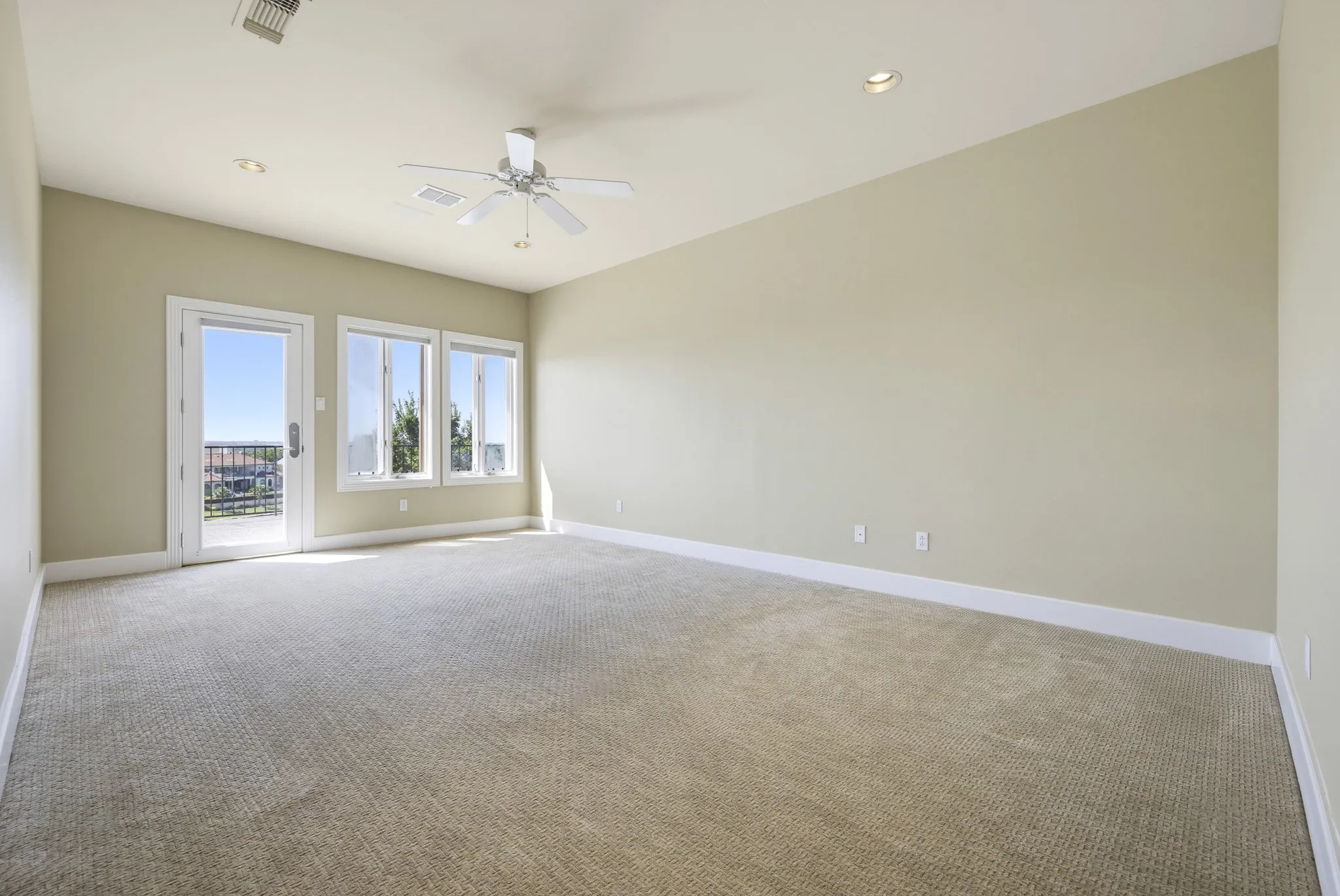 Single Family Residence For Sale in Tarrant County , 5916 Forest Highlands Drive, Fort Worth, Texas 76132, 4 Bedroom, 5 Bathroom, 3 Garage spaces, 6,166 Sqft, built in 1993, mls#21330674, Real Estate Agent in Fort Worth, Homes For Sale in Tarrant county, Homes For Sale in Fort Worth, Realtor in Fort Worth Texas, Real Estate Brokerage Independent Realty Texas, Luminita Cordes Realtor