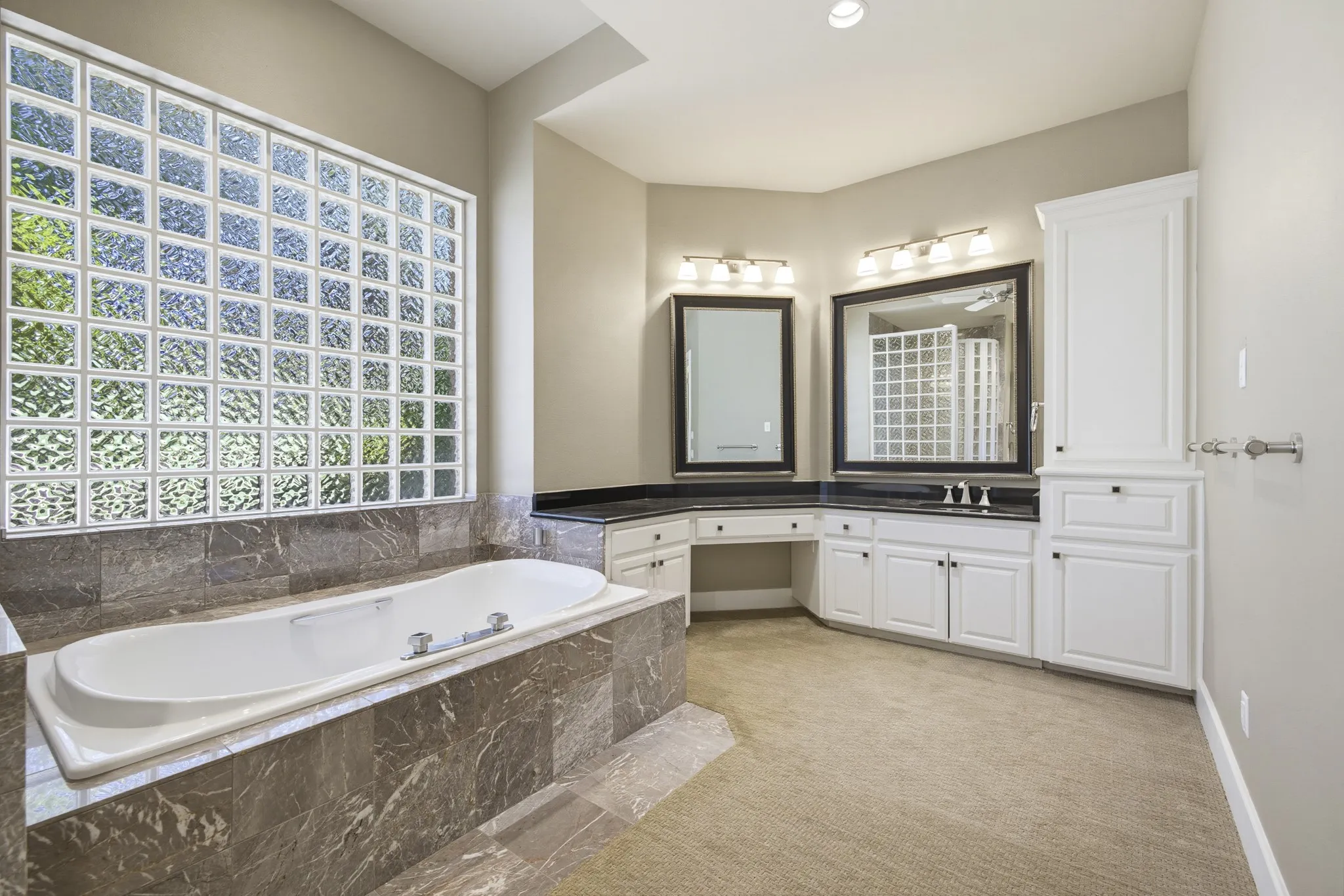 Single Family Residence For Sale in Tarrant County , 5916 Forest Highlands Drive, Fort Worth, Texas 76132, 4 Bedroom, 5 Bathroom, 3 Garage spaces, 6,166 Sqft, built in 1993, mls#21330674, Real Estate Agent in Fort Worth, Homes For Sale in Tarrant county, Homes For Sale in Fort Worth, Realtor in Fort Worth Texas, Real Estate Brokerage Independent Realty Texas, Luminita Cordes Realtor