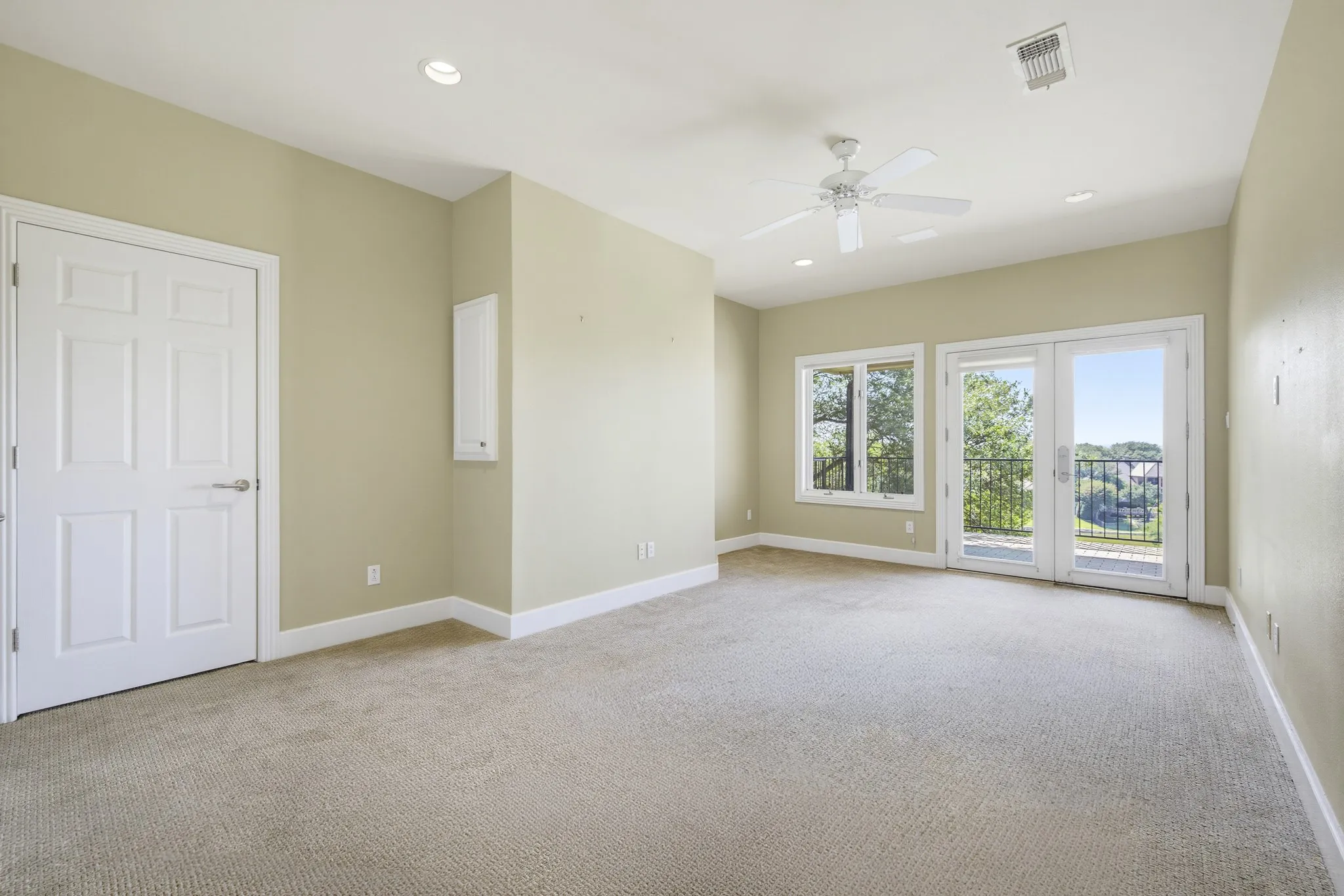 Single Family Residence For Sale in Tarrant County , 5916 Forest Highlands Drive, Fort Worth, Texas 76132, 4 Bedroom, 5 Bathroom, 3 Garage spaces, 6,166 Sqft, built in 1993, mls#21330674, Real Estate Agent in Fort Worth, Homes For Sale in Tarrant county, Homes For Sale in Fort Worth, Realtor in Fort Worth Texas, Real Estate Brokerage Independent Realty Texas, Luminita Cordes Realtor