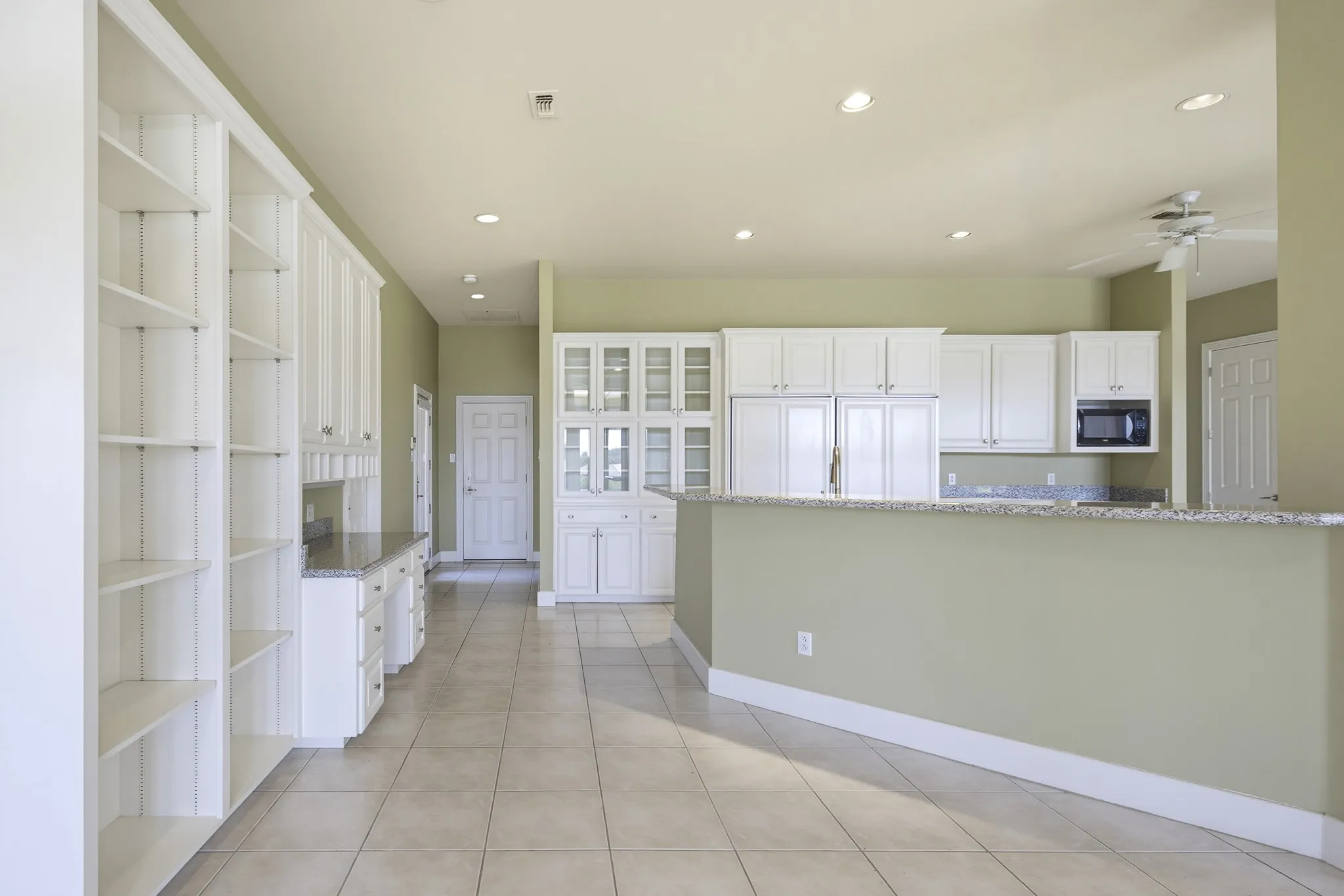 Single Family Residence For Sale in Tarrant County , 5916 Forest Highlands Drive, Fort Worth, Texas 76132, 4 Bedroom, 5 Bathroom, 3 Garage spaces, 6,166 Sqft, built in 1993, mls#21330674, Real Estate Agent in Fort Worth, Homes For Sale in Tarrant county, Homes For Sale in Fort Worth, Realtor in Fort Worth Texas, Real Estate Brokerage Independent Realty Texas, Luminita Cordes Realtor