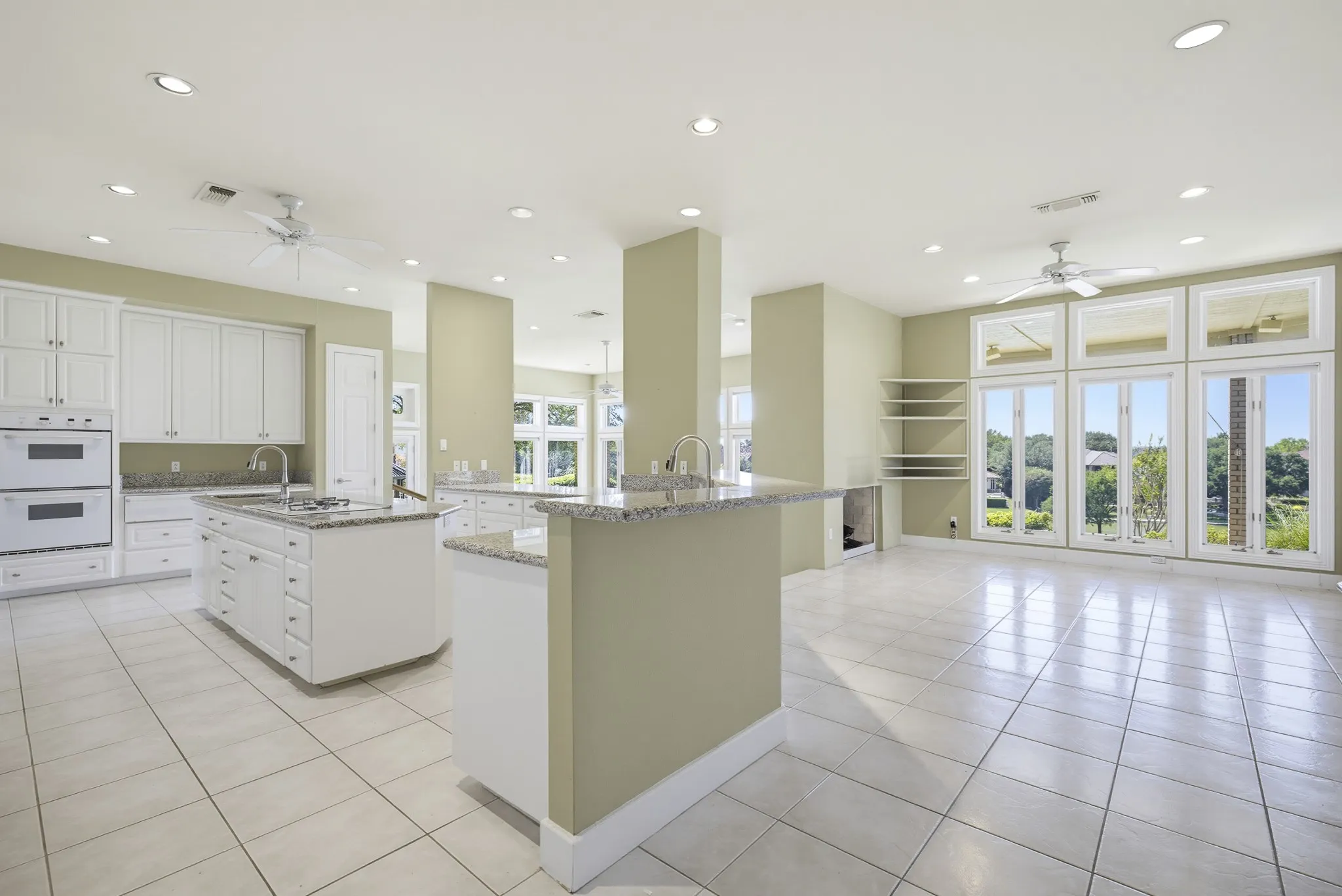 Single Family Residence For Sale in Tarrant County , 5916 Forest Highlands Drive, Fort Worth, Texas 76132, 4 Bedroom, 5 Bathroom, 3 Garage spaces, 6,166 Sqft, built in 1993, mls#21330674, Real Estate Agent in Fort Worth, Homes For Sale in Tarrant county, Homes For Sale in Fort Worth, Realtor in Fort Worth Texas, Real Estate Brokerage Independent Realty Texas, Luminita Cordes Realtor