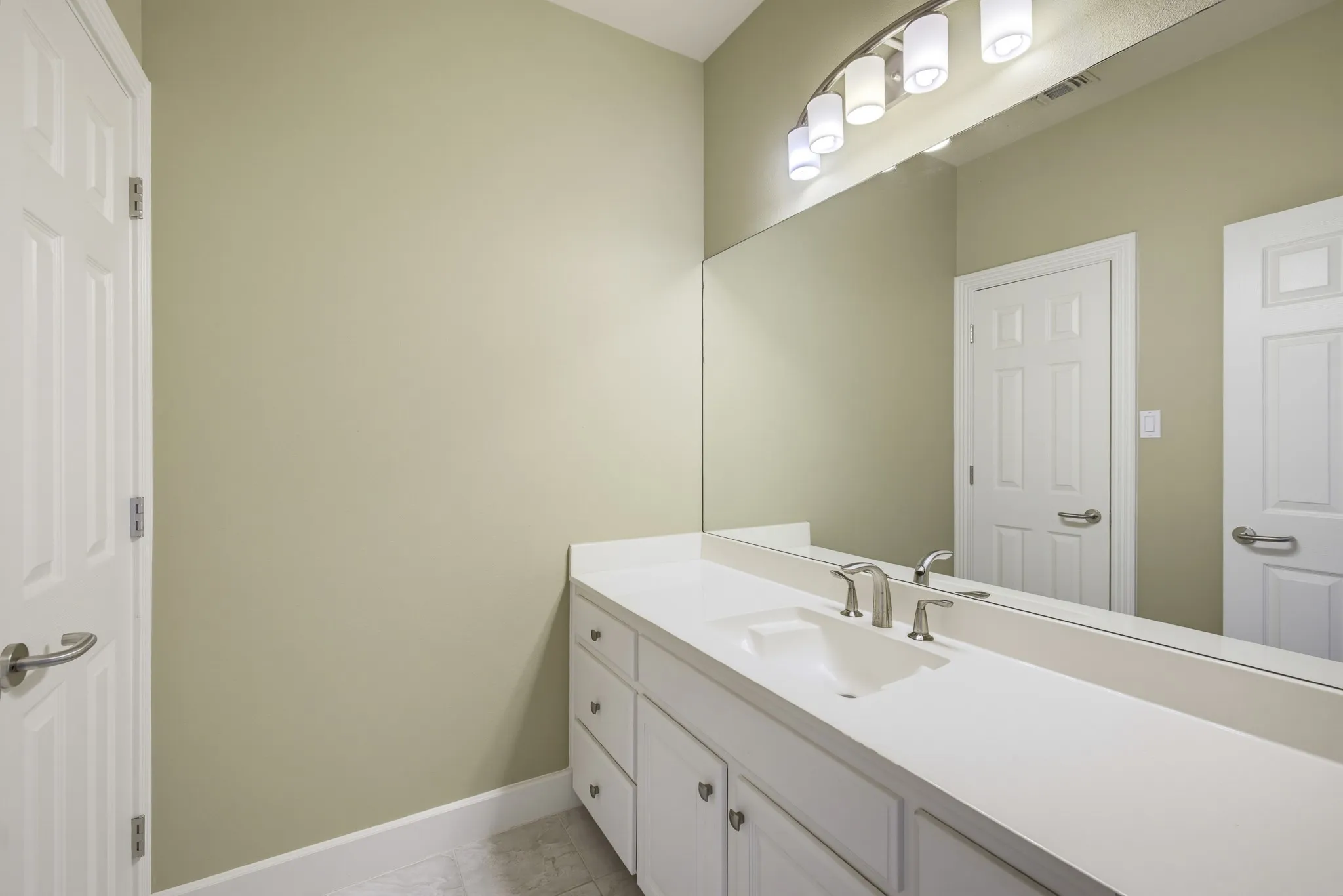 Single Family Residence For Sale in Tarrant County , 5916 Forest Highlands Drive, Fort Worth, Texas 76132, 4 Bedroom, 5 Bathroom, 3 Garage spaces, 6,166 Sqft, built in 1993, mls#21330674, Real Estate Agent in Fort Worth, Homes For Sale in Tarrant county, Homes For Sale in Fort Worth, Realtor in Fort Worth Texas, Real Estate Brokerage Independent Realty Texas, Luminita Cordes Realtor