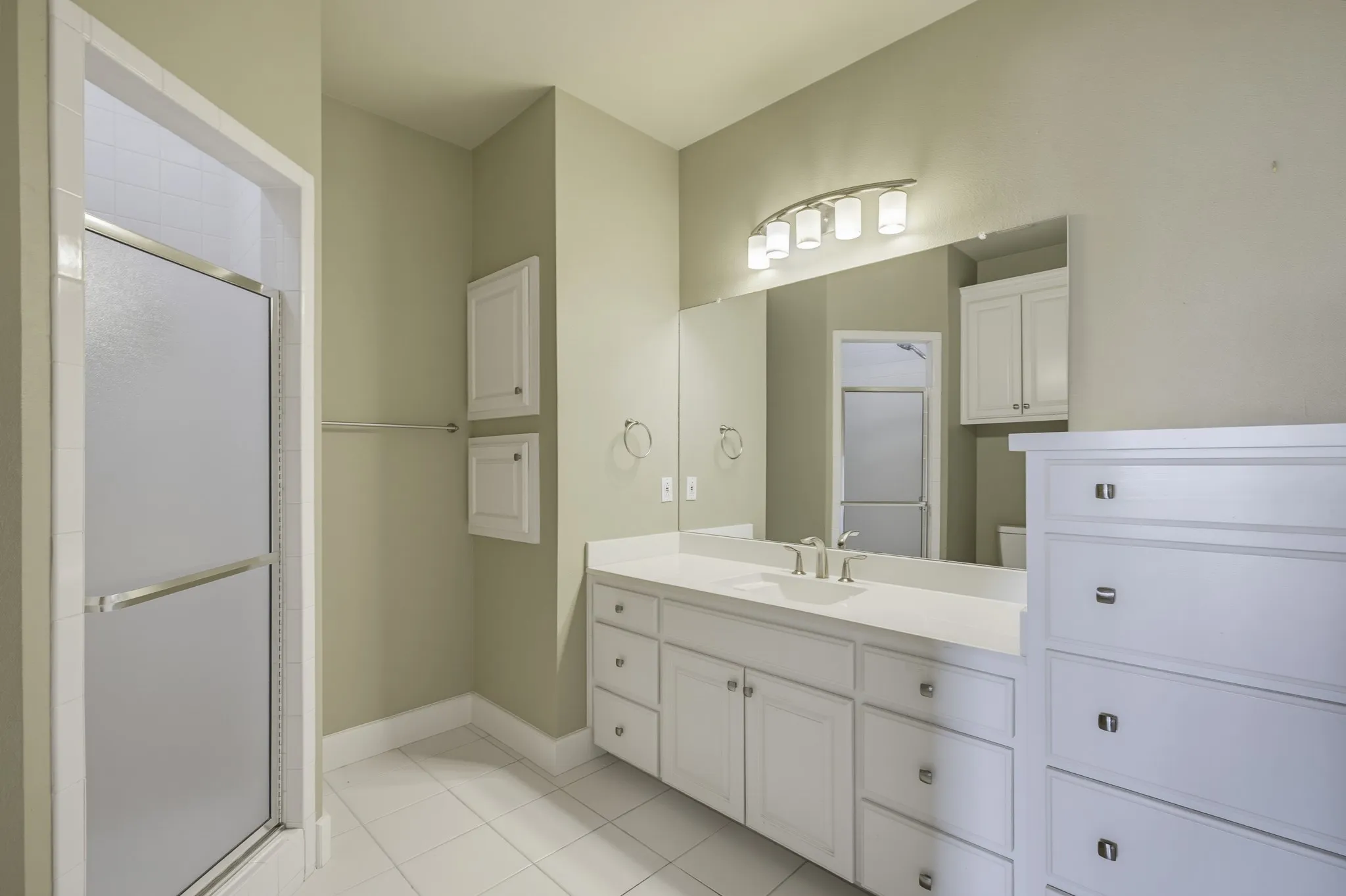 Single Family Residence For Sale in Tarrant County , 5916 Forest Highlands Drive, Fort Worth, Texas 76132, 4 Bedroom, 5 Bathroom, 3 Garage spaces, 6,166 Sqft, built in 1993, mls#21330674, Real Estate Agent in Fort Worth, Homes For Sale in Tarrant county, Homes For Sale in Fort Worth, Realtor in Fort Worth Texas, Real Estate Brokerage Independent Realty Texas, Luminita Cordes Realtor