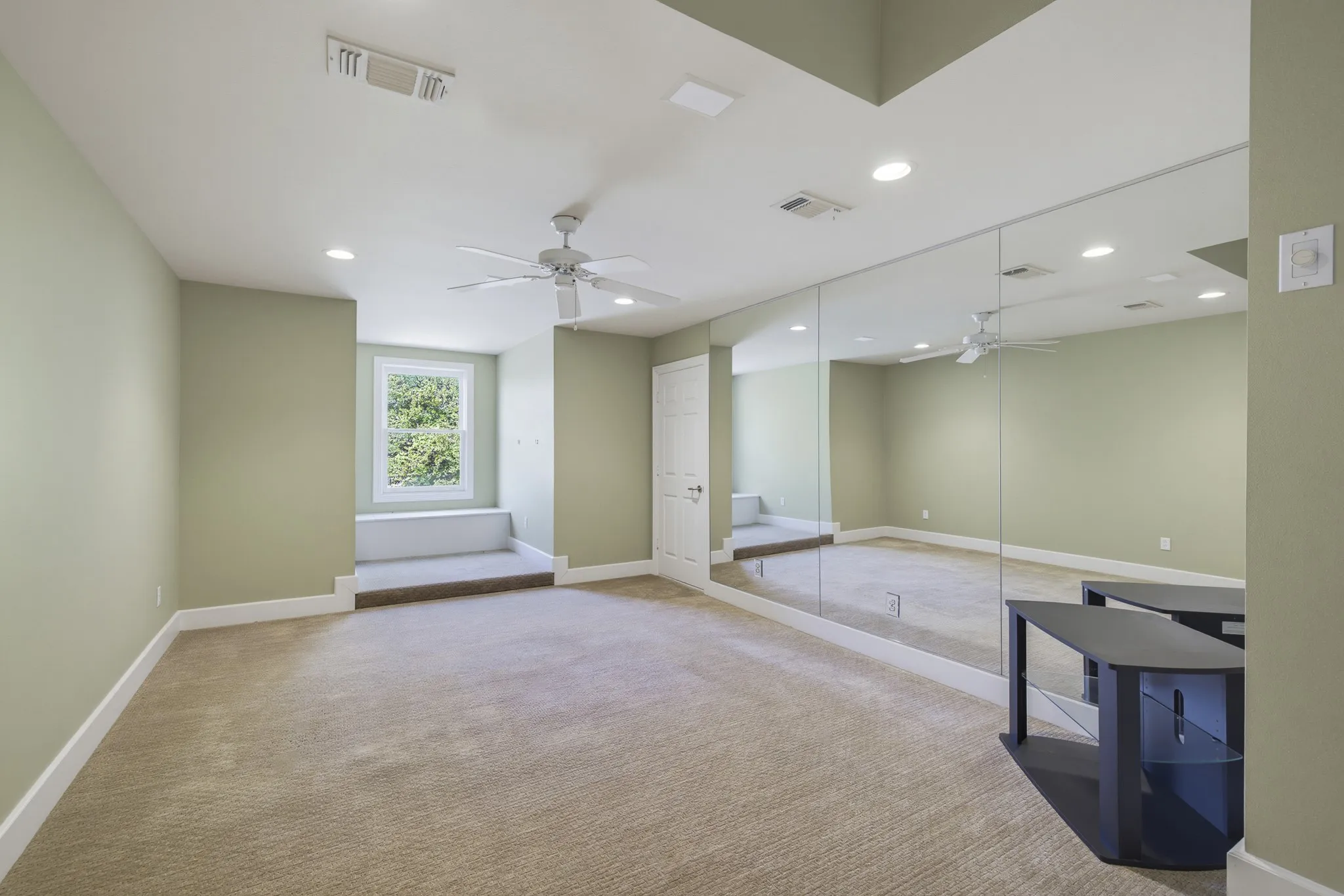 Single Family Residence For Sale in Tarrant County , 5916 Forest Highlands Drive, Fort Worth, Texas 76132, 4 Bedroom, 5 Bathroom, 3 Garage spaces, 6,166 Sqft, built in 1993, mls#21330674, Real Estate Agent in Fort Worth, Homes For Sale in Tarrant county, Homes For Sale in Fort Worth, Realtor in Fort Worth Texas, Real Estate Brokerage Independent Realty Texas, Luminita Cordes Realtor