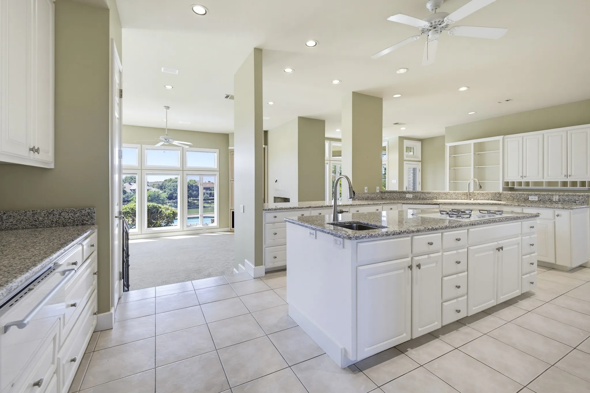 Single Family Residence For Sale in Tarrant County , 5916 Forest Highlands Drive, Fort Worth, Texas 76132, 4 Bedroom, 5 Bathroom, 3 Garage spaces, 6,166 Sqft, built in 1993, mls#21330674, Real Estate Agent in Fort Worth, Homes For Sale in Tarrant county, Homes For Sale in Fort Worth, Realtor in Fort Worth Texas, Real Estate Brokerage Independent Realty Texas, Luminita Cordes Realtor