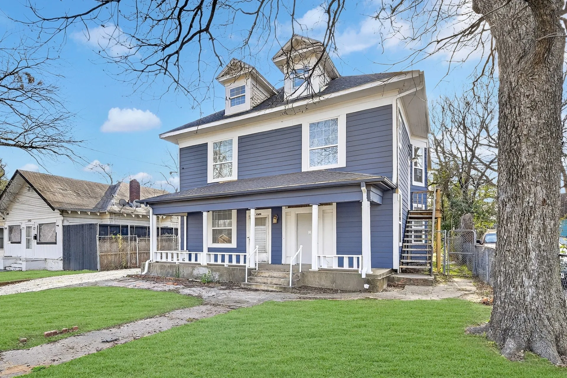Duplex For Rent in Dallas County , 3711 Wendelkin Street, Dallas, Texas 75215, 3 Bedroom, 1 Bathroom, Garage spaces, 2,858 Sqft, built in 1921, mls#21341629, Real Estate Agent in Dallas, Homes For Rent in Dallas county, Homes For Rent in Dallas, Realtor in Dallas Texas, Real Estate Brokerage Independent Realty Texas, Luminita Cordes Realtor