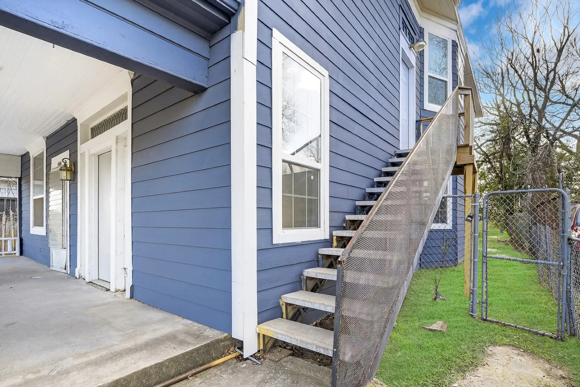 Duplex For Rent in Dallas County , 3711 Wendelkin Street, Dallas, Texas 75215, 3 Bedroom, 1 Bathroom, Garage spaces, 2,858 Sqft, built in 1921, mls#21341629, Real Estate Agent in Dallas, Homes For Rent in Dallas county, Homes For Rent in Dallas, Realtor in Dallas Texas, Real Estate Brokerage Independent Realty Texas, Luminita Cordes Realtor