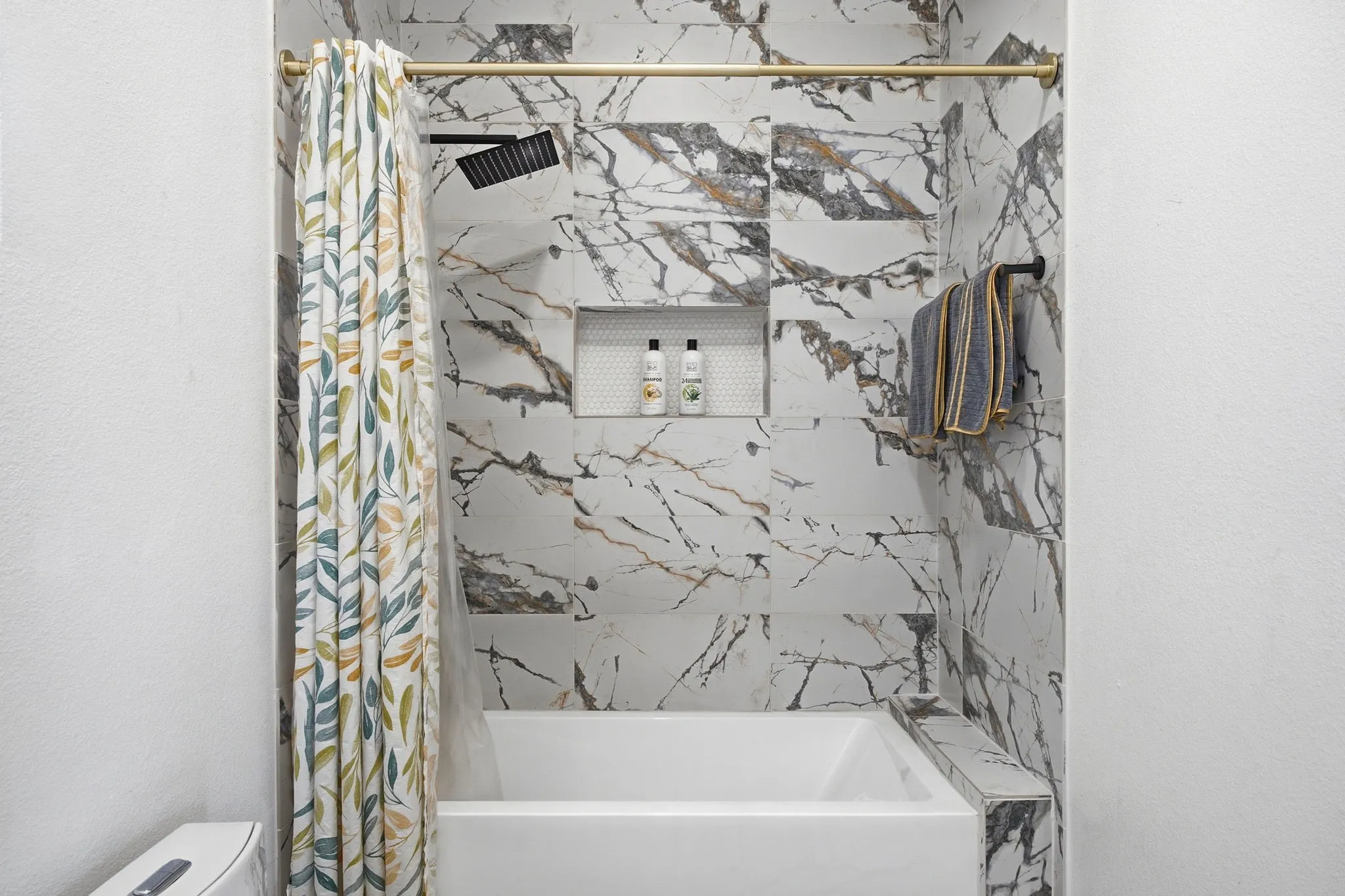 2nd Floor Hall Bathroom With Tub & Shower.